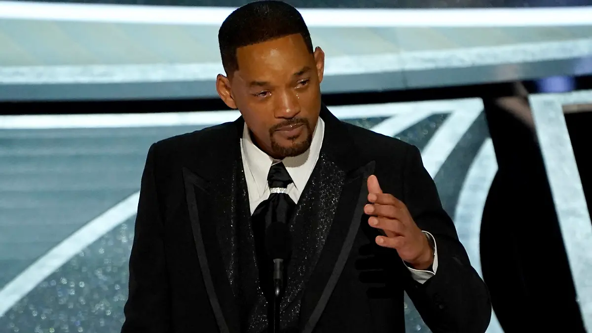 27.03.2022, USA, Los Angeles: Will Smith weint, als er bei der 94. Verleihung der Academy Awards in Hollywood den Preis als bester Schauspieler für seine Rolle in dem Film «King Richard» entgegennimmt. Der US-Schauspieler hat als Folge des Ohrfeigen-Eklats bei der Oscar-Vergabe seinen Rücktritt aus der Filmakademie bekanntgegeben. (zu dpa: «Will Smith tritt nach Ohrfeigen-Eklat aus Filmakademie aus ») Foto: Chris Pizzello/Invision/AP/dpa +++ dpa-Bildfunk +++