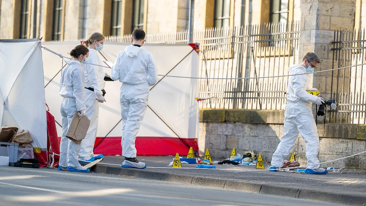 Zwei Menschen wurden in Bielefeld mit einem Messer verletzt.