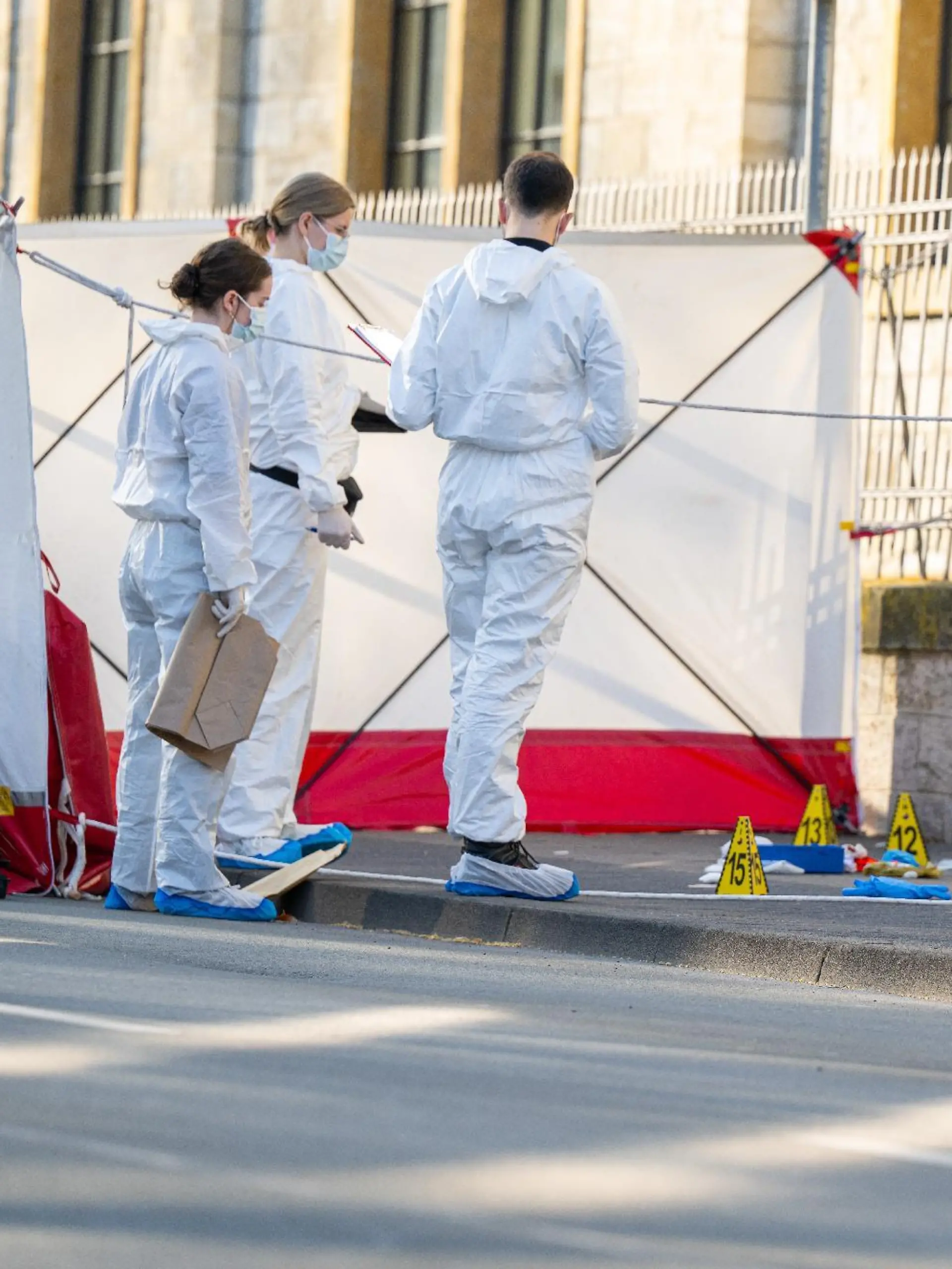Zwei Menschen wurden in Bielefeld mit einem Messer verletzt.