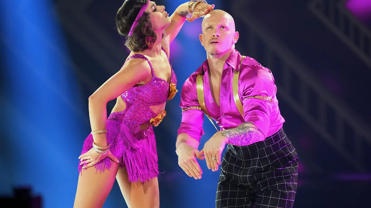 Fabian Hambüchen und Anastasia Maruster tanzen Charleston
