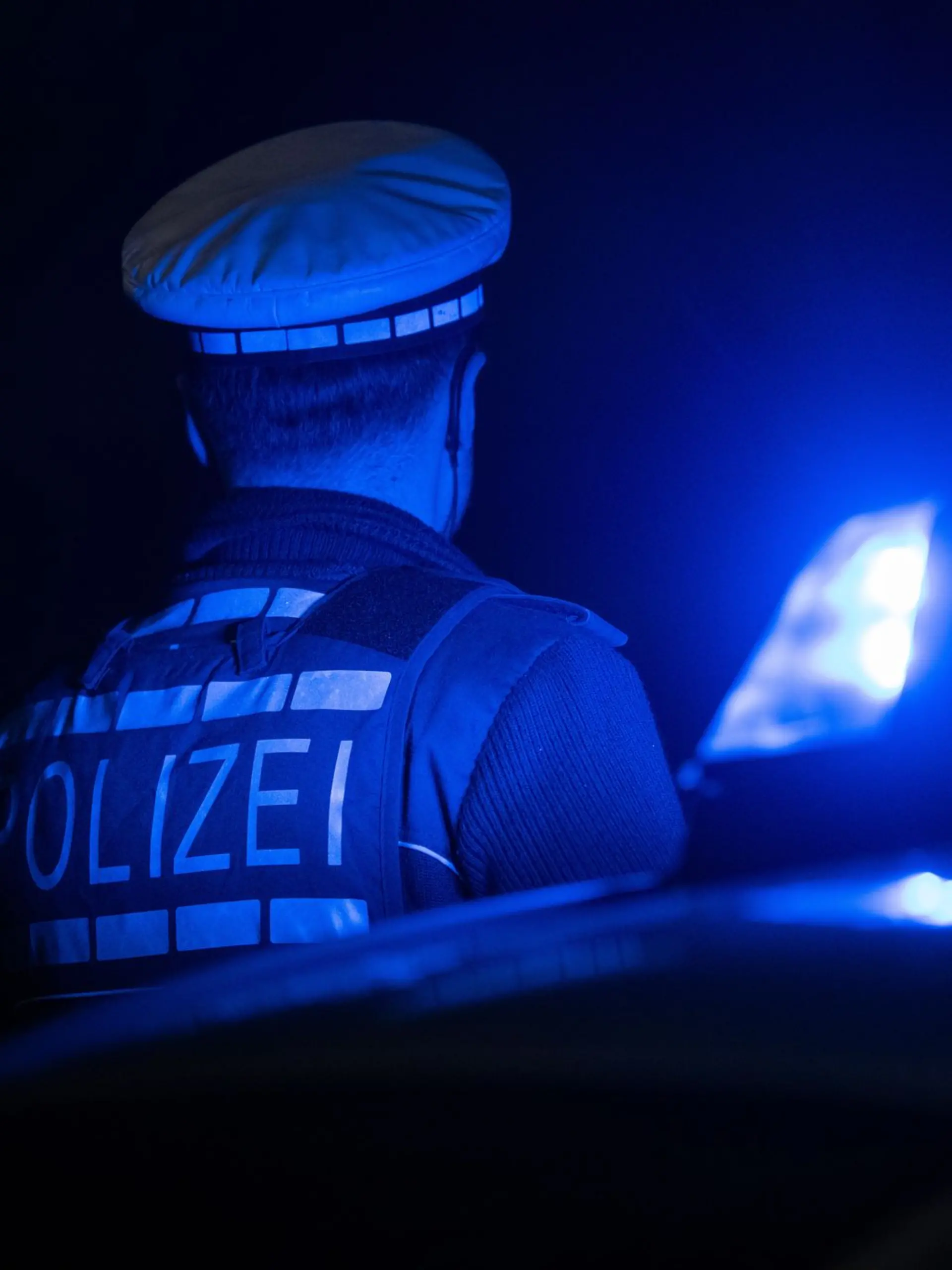 Bild zu: "Frau nach Unfall über Nacht in Auto gefangen"