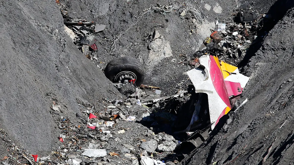 Trümmer der Germanwings Airbus A320 an der Absturzstelle in den französischen Alpen, 26. März 2015.