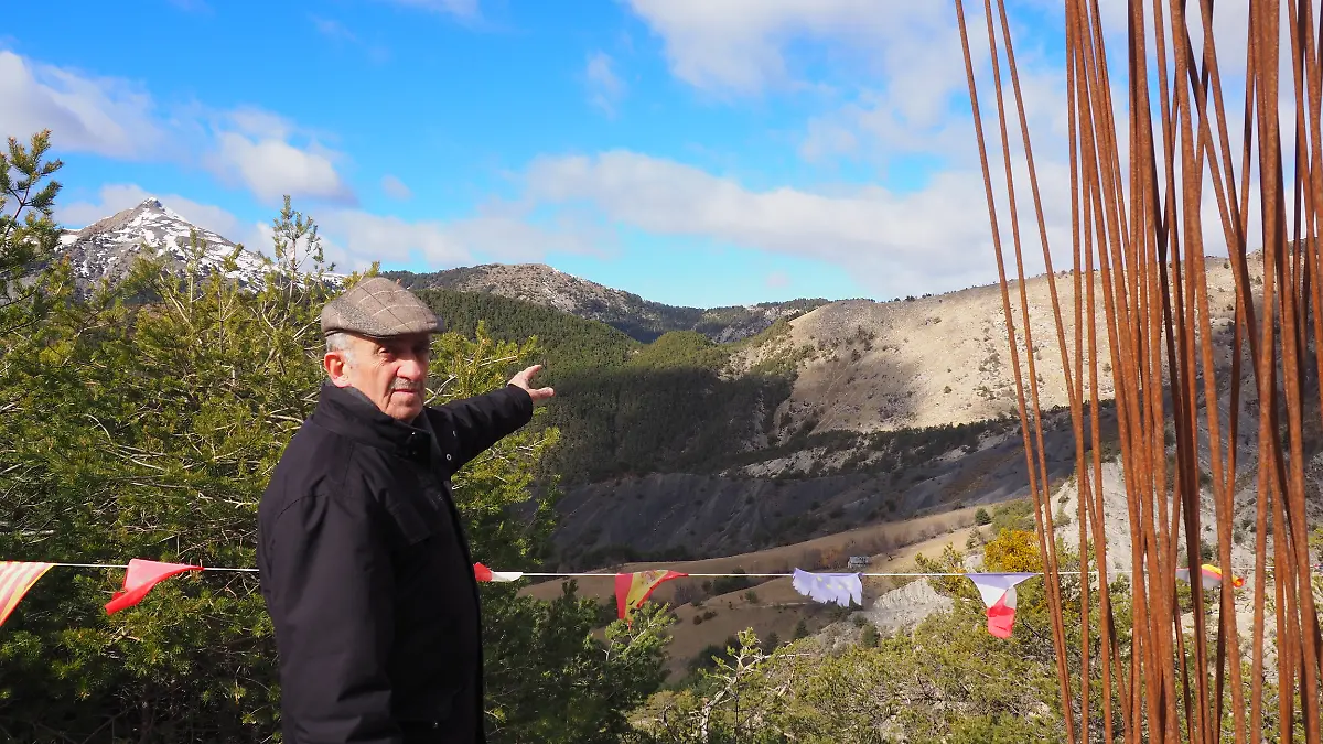 Der ehemalige Bürgermeister von Prads-Haute-Bléone, Bertrand Bartolini, reflektiert die tragischen Ereignisse des Germanwings-Absturzes, bei dem er 150 Sterbeurkunden unterzeichnen musste.