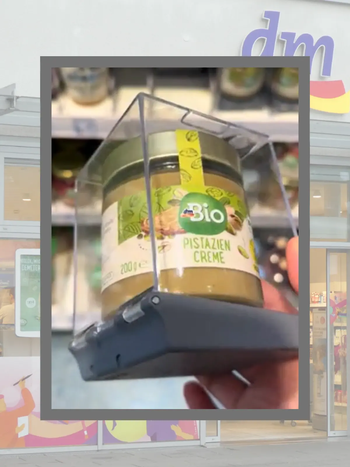 Die Pistaziencreme von dm muss zumindest in einem Markt in der Schweiz besonders geschützt werden. 