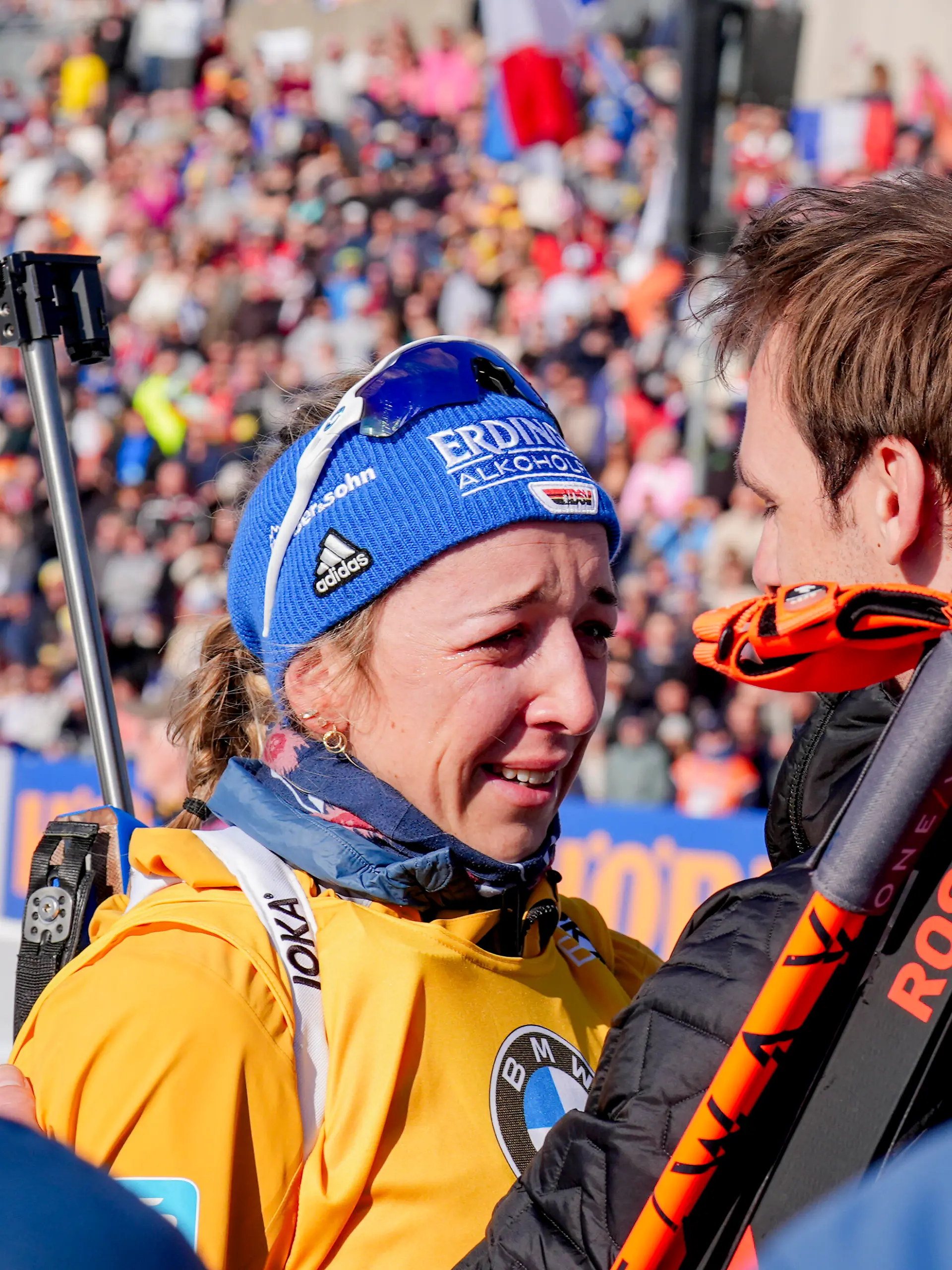 Franziska Preuß bricht nach dem Gewinn des Gesamtweltcups in Tränen aus.
