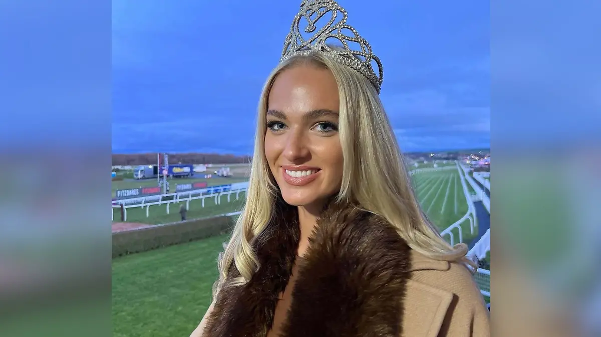 Betrunken benimmt sich die ehemalige Miss Schottland völlig daneben. 