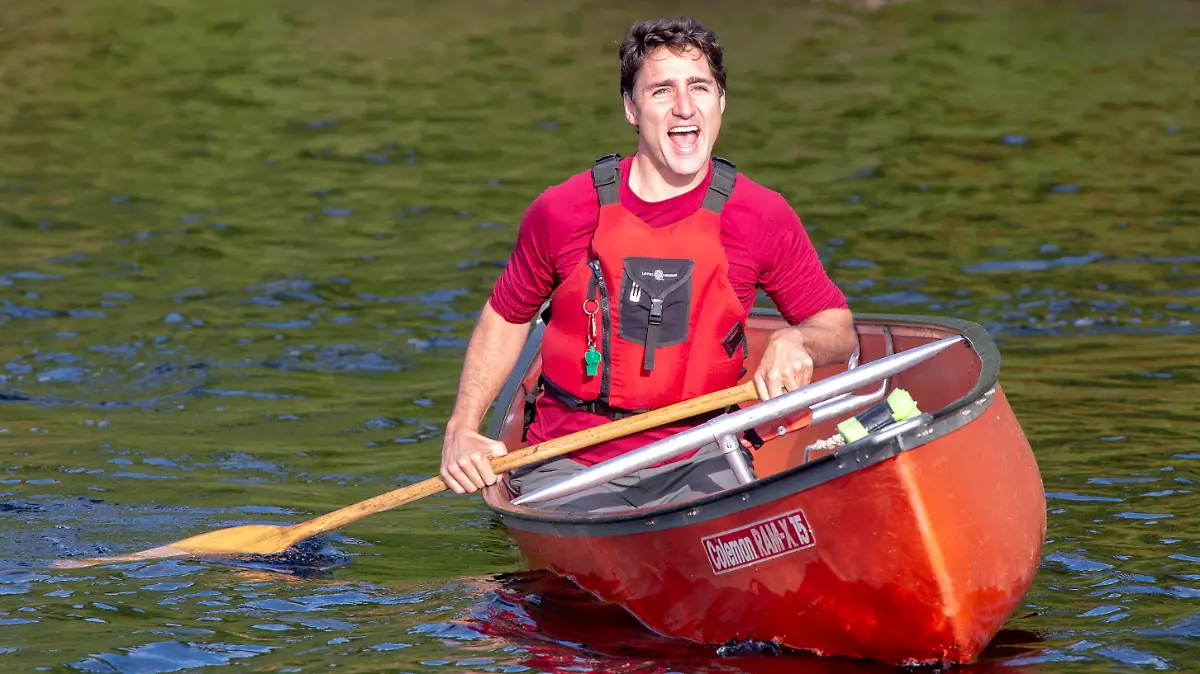 Liberal leader Justin Trudeau canoes on Lake Laurentin before making an enivironment announcement while campaigning Thursday, September 26, 2019 in Sudbury, Ontario. (Ryan Remiorz/The Canadian Press via AP)