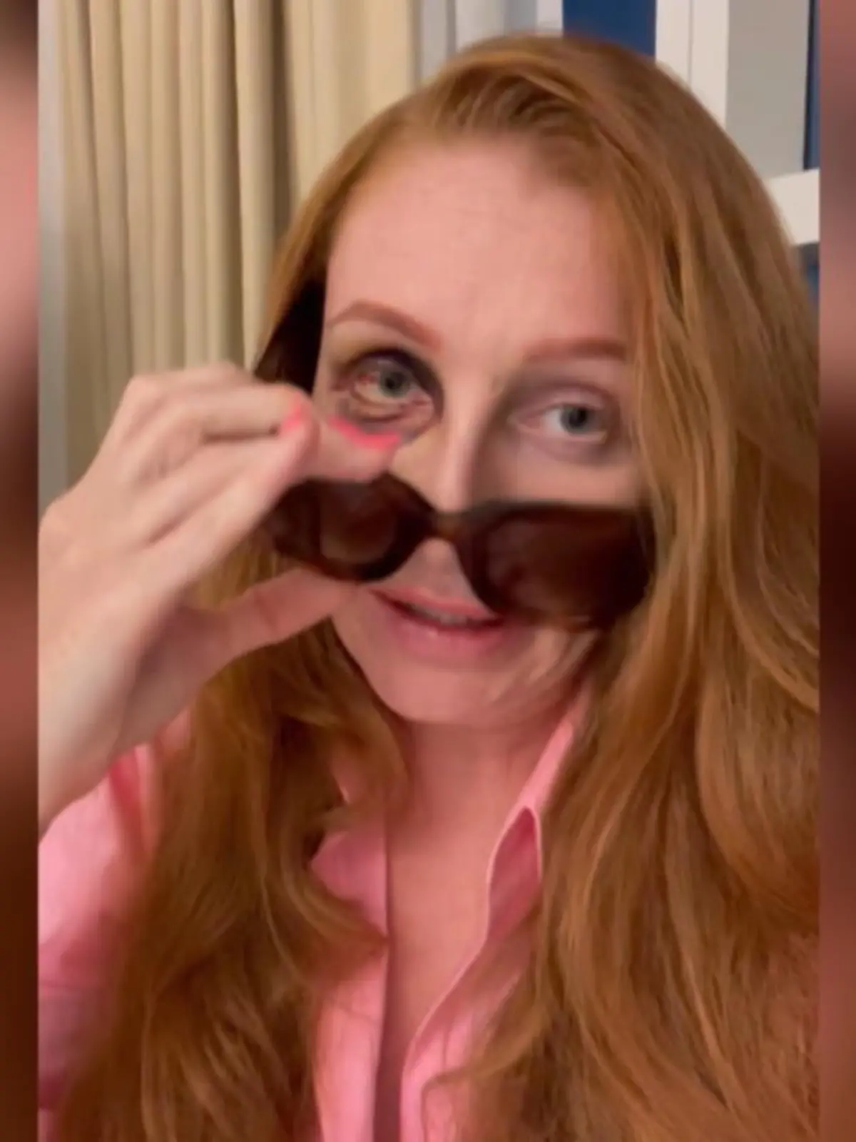 Bild zu: "Unter Tränen zeigt Georgina Fleur ihr blaues Auge"