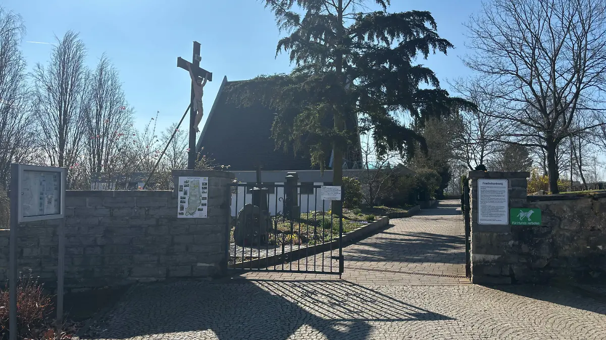 Der Eingang des Friedhofs in Montabaur