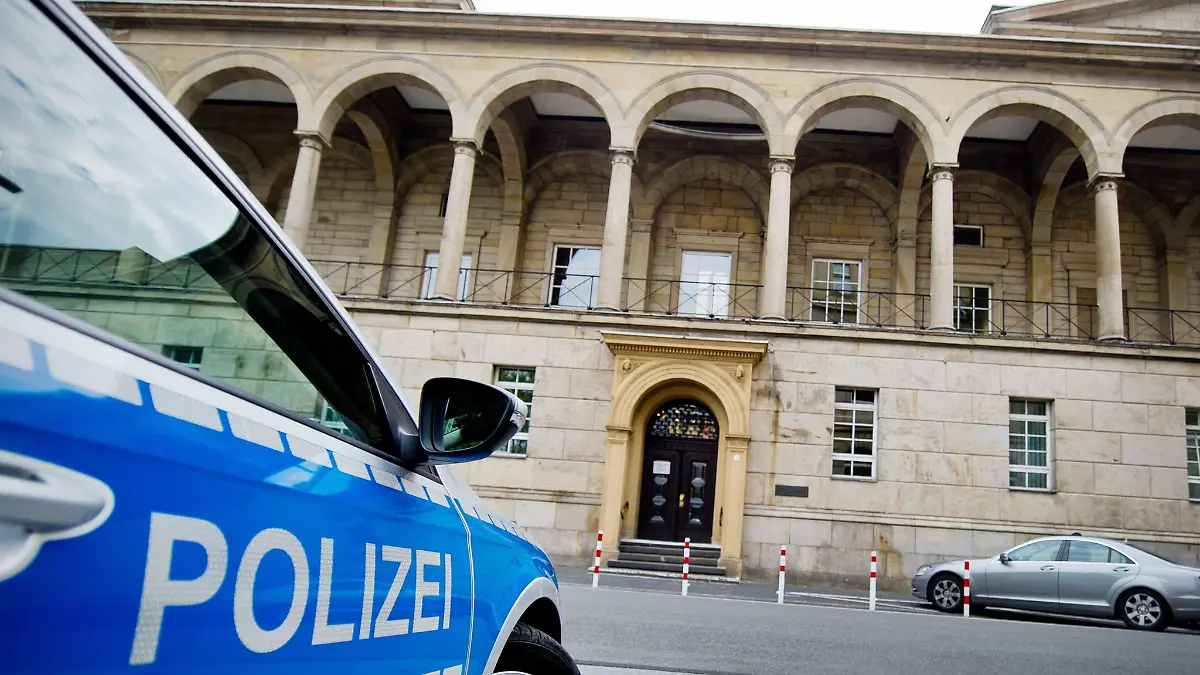 Bürokauffrau wegen Kindesmissbrauchs vor Gericht