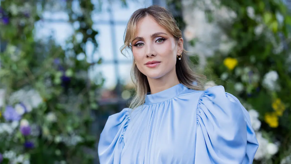 Carmen Kroll alias Carmushka kommt zur Vorstellung der dritten Staffel der Netflix-Serie „Bridgerton”.
