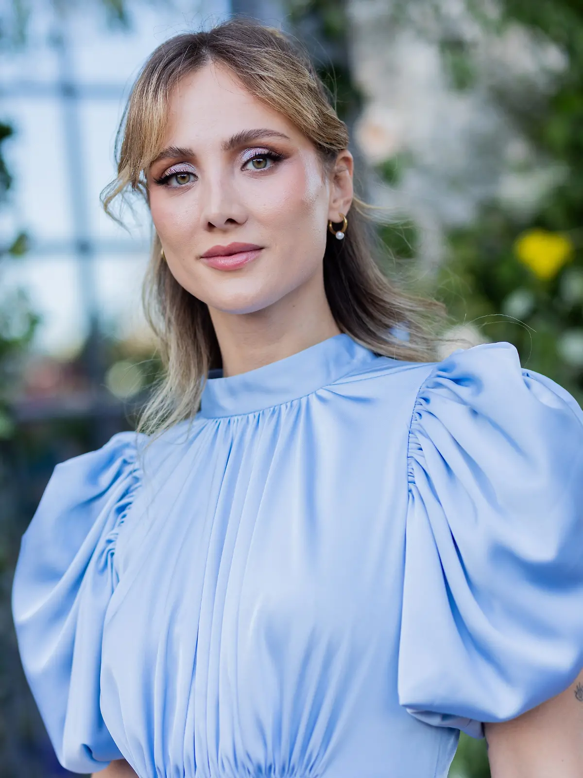 Carmen Kroll alias Carmushka kommt zur Vorstellung der dritten Staffel der Netflix-Serie „Bridgerton”.