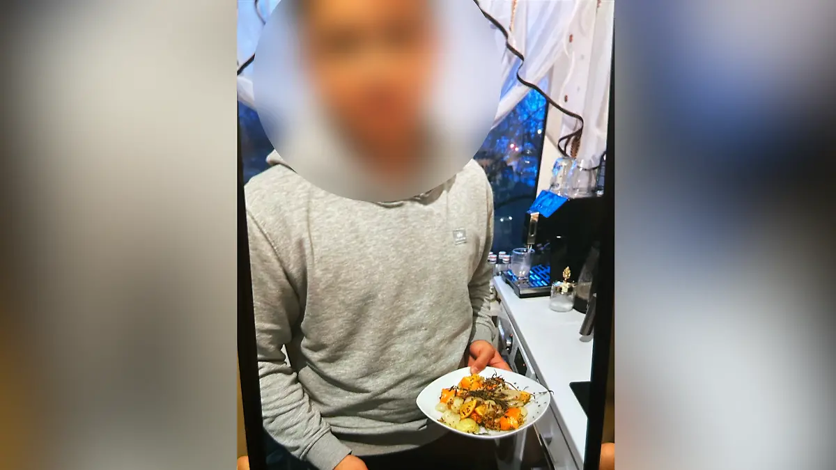 Der Teenager befindet sich aufgrund einer psychischen Erkrankung auf dem Geisteszustand eines sechsjährigen Kindes. 