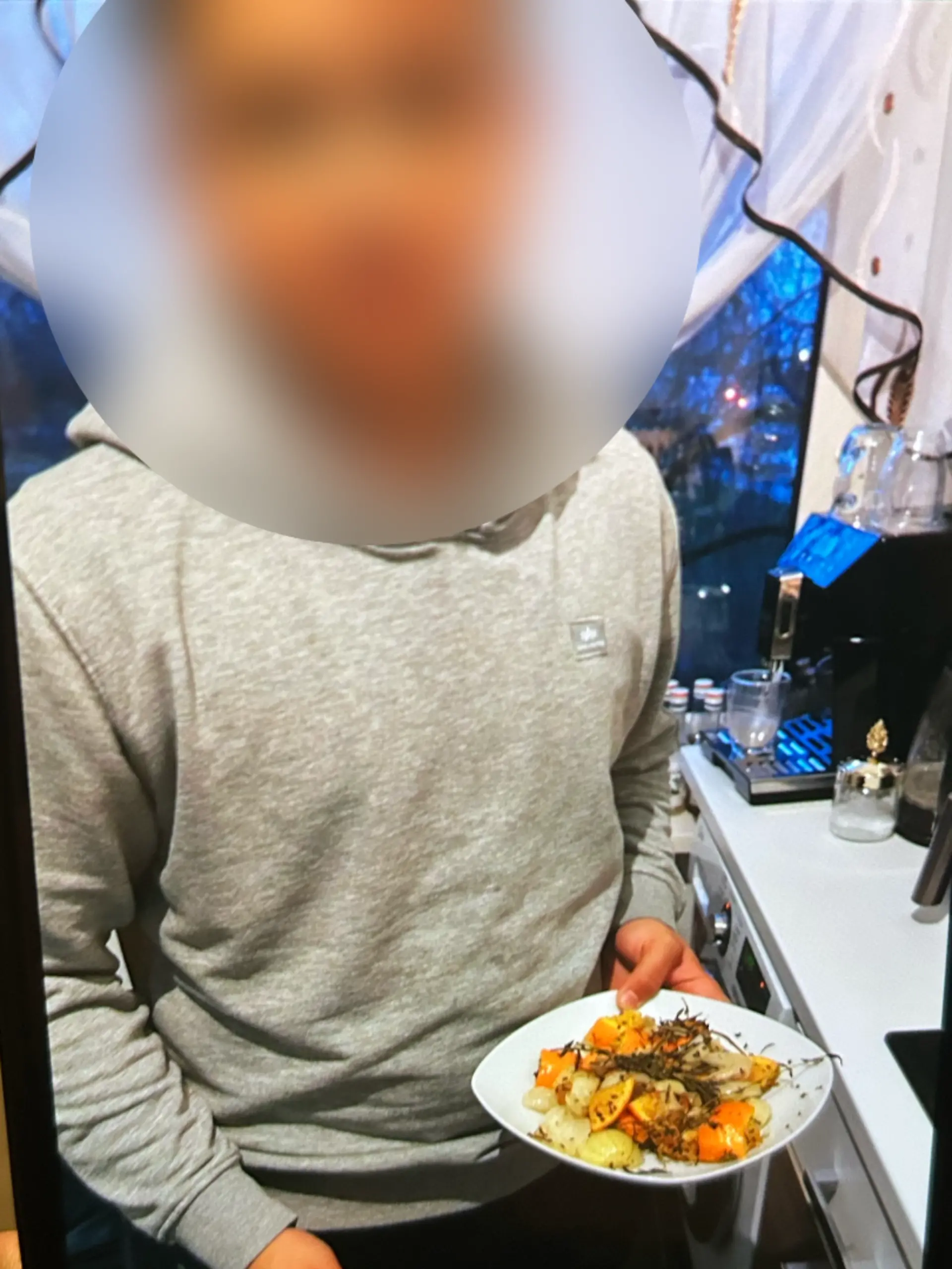 Der Teenager befindet sich aufgrund einer psychischen Erkrankung auf dem Geisteszustand eines sechsjährigen Kindes. 