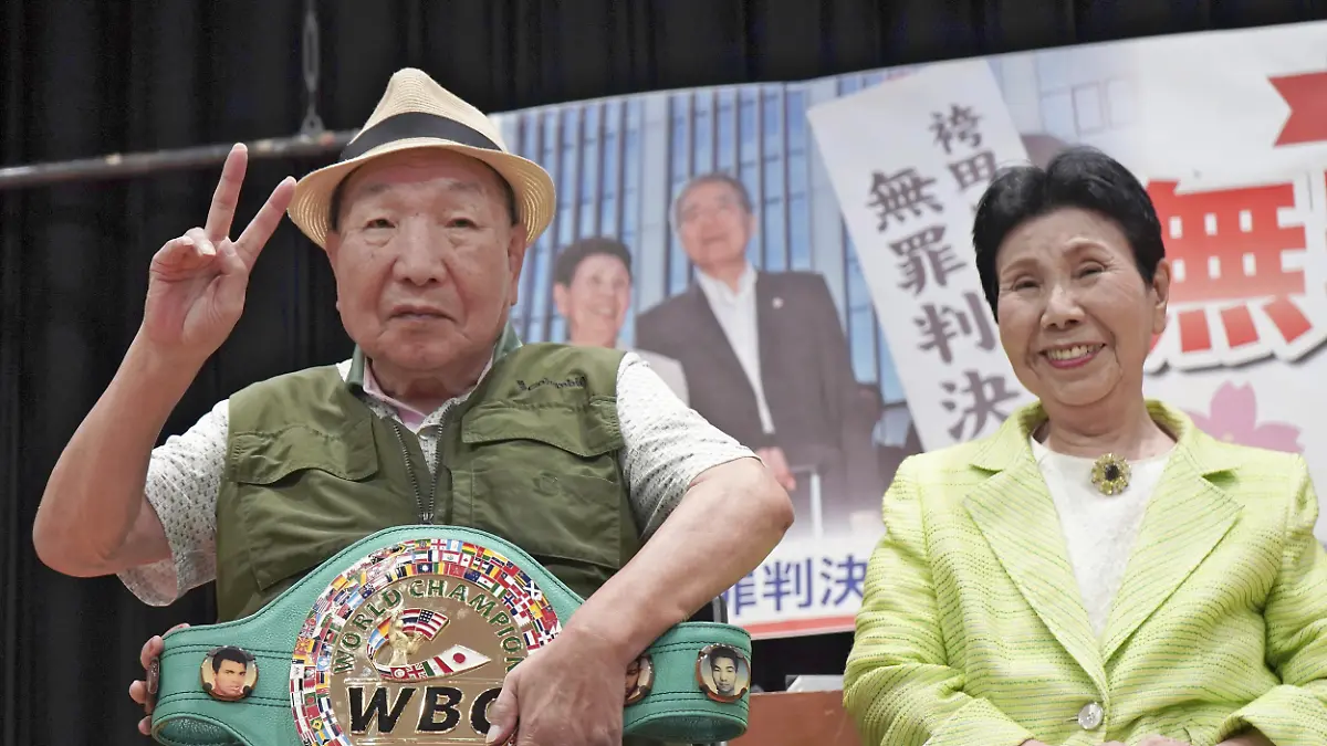 Hakamada Iwao und seine Schwester Hideko. Das Foto entstand am 14. Oktober 2024 in Shizuoka City, 58 Jahre nachdem Hakamada unschuldig in die Todeszelle gesteckt wurde. 