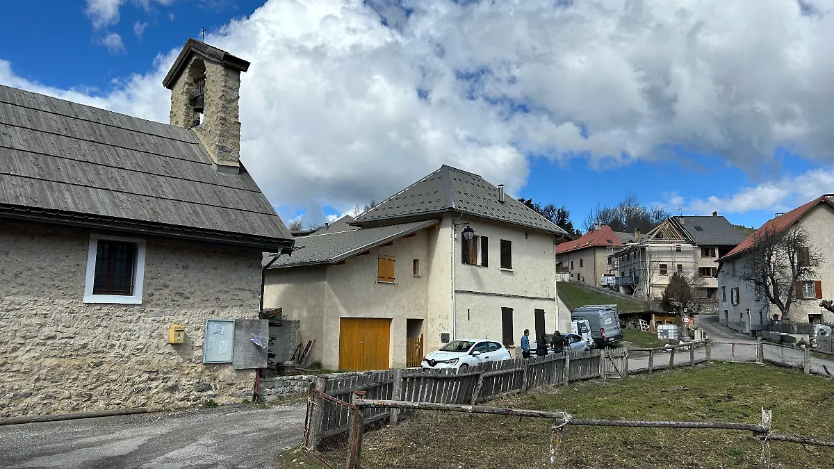 Mehr als anderthalb Jahre nach dem Verschwinden des zweijährigen Émile in Frankreich sind die Großelten des Kindes ins Visier der Ermittler gerückt.