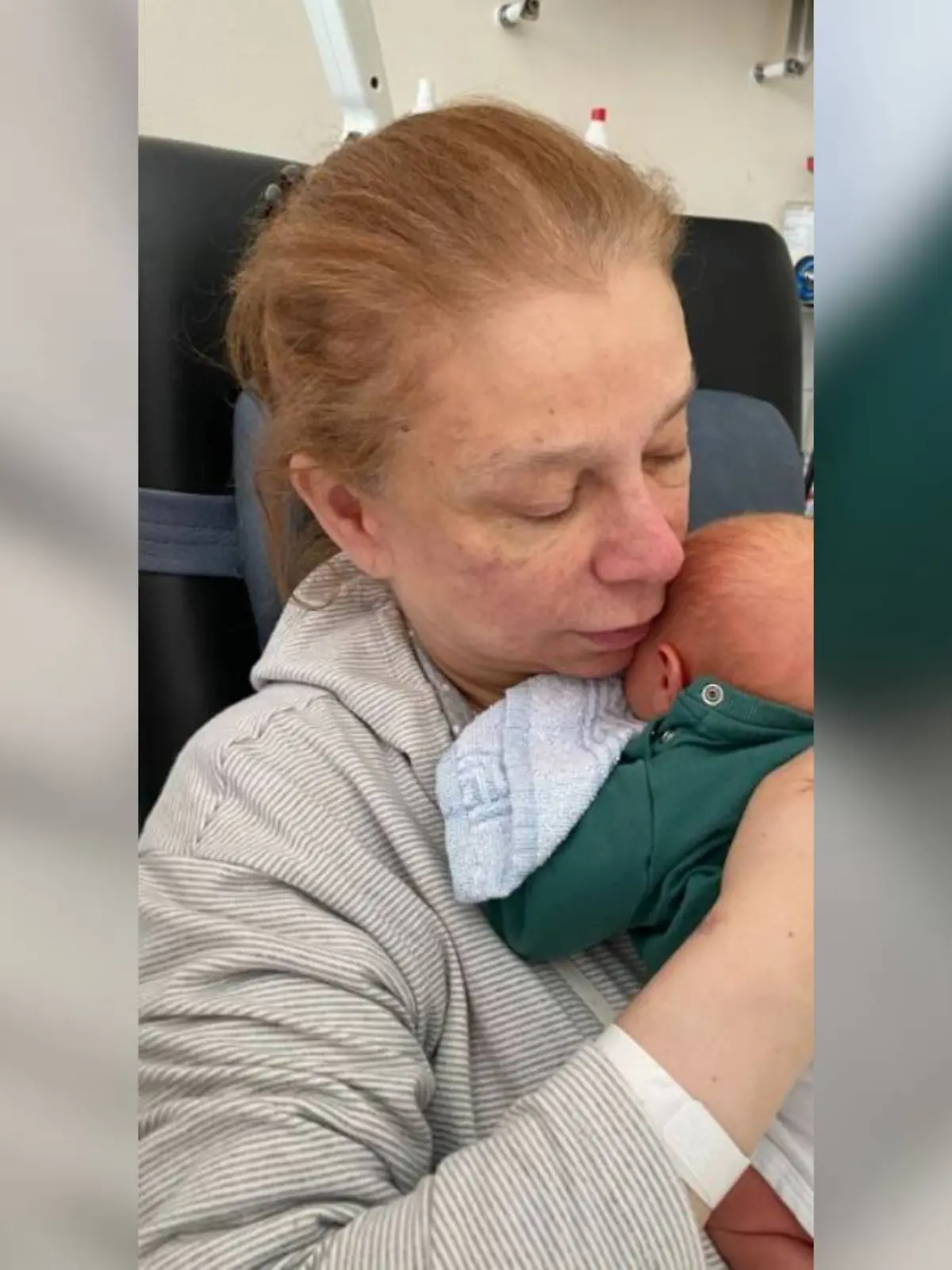 Alexandra Hildebrandt mit Sohn Philipp. Der Junge ist ihr zehntes (!) Kind. Bei seiner Geburt am 19. März war Hildebrant stolze 66 Jahre alt.