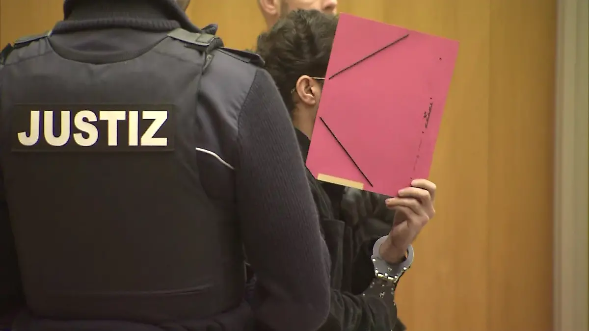 Polizisten-Killer Sulaiman A. am Dienstag vor dem Oberlandesgericht Stuttgart.