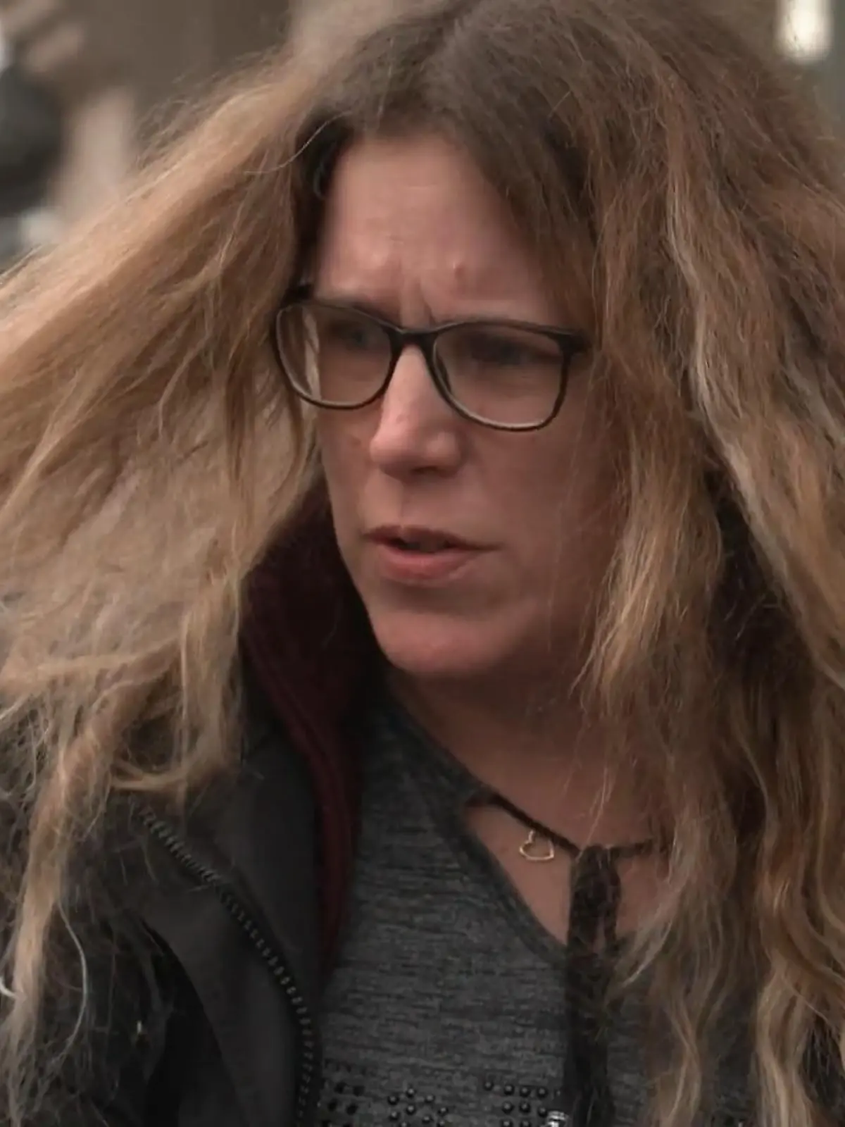 Bild zu: "Dünne, spröde Haare in den Wechseljahren? Diese Tricks bringen eure Wallemähne zurück"
