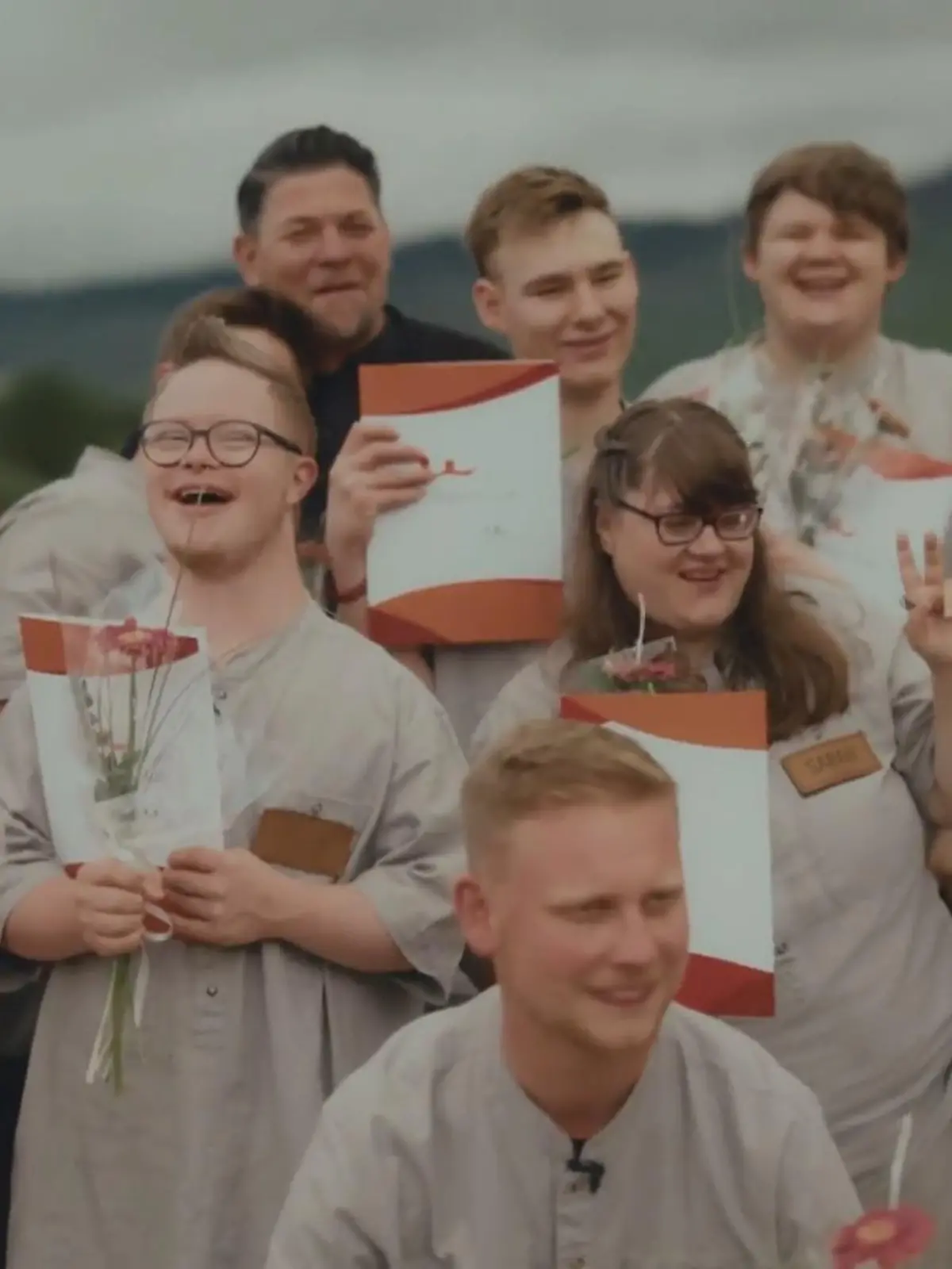 Bild zu: "Die Azubis werden für ihre Leistung geehrt"