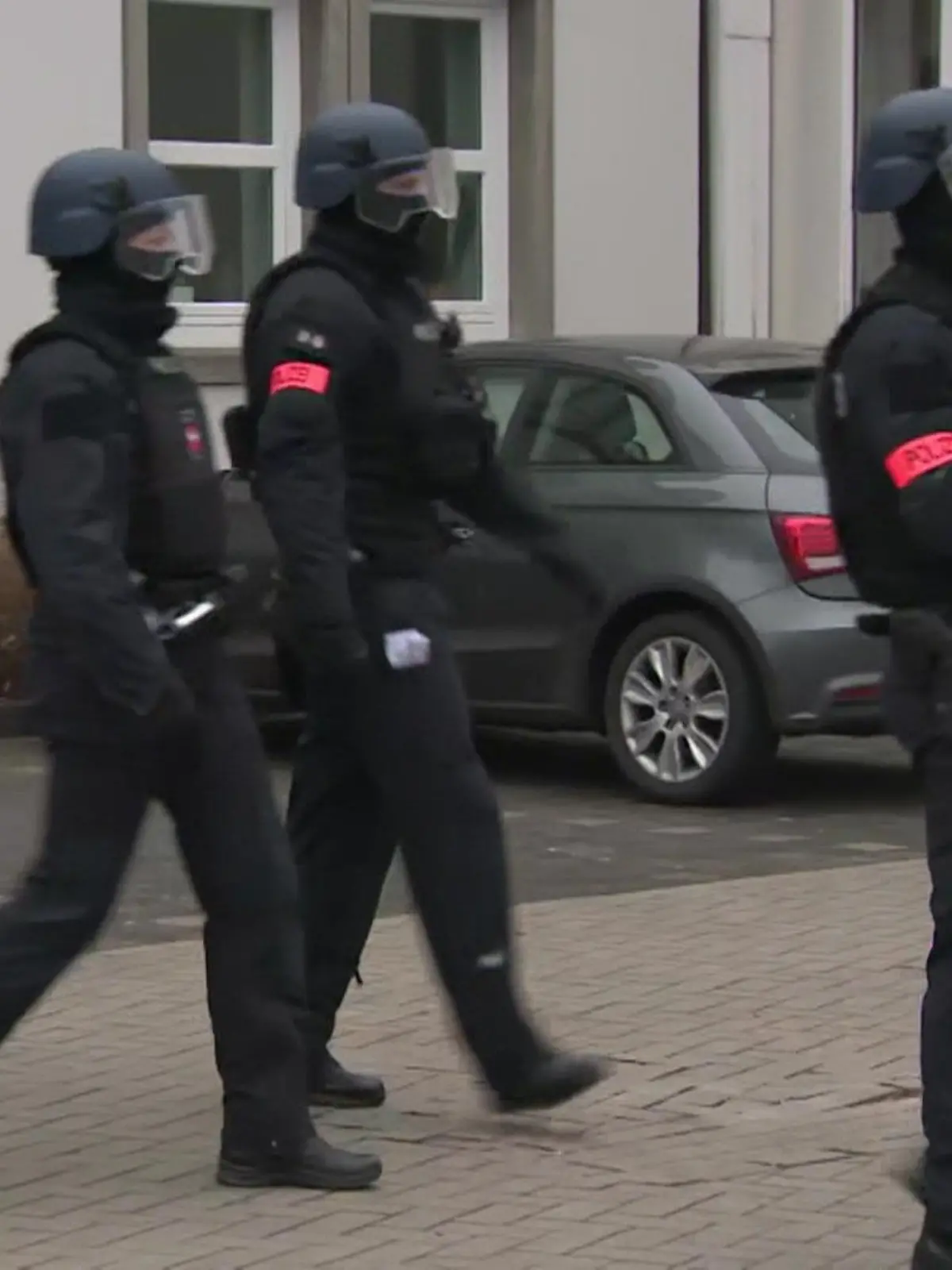 Bild zu: "Jahrzehntelang im Untergrund"