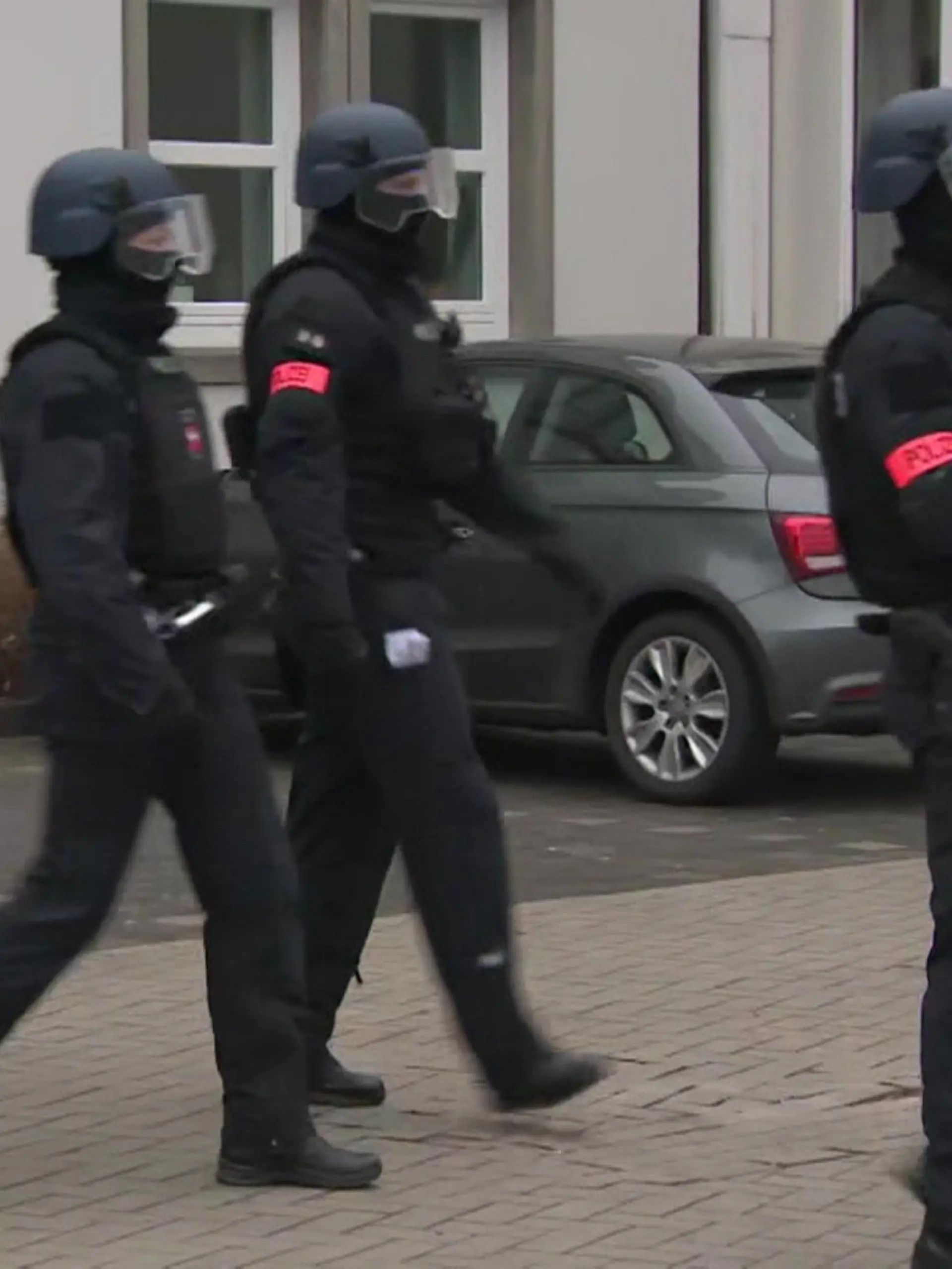 Bild zu: "Jahrzehntelang im Untergrund"