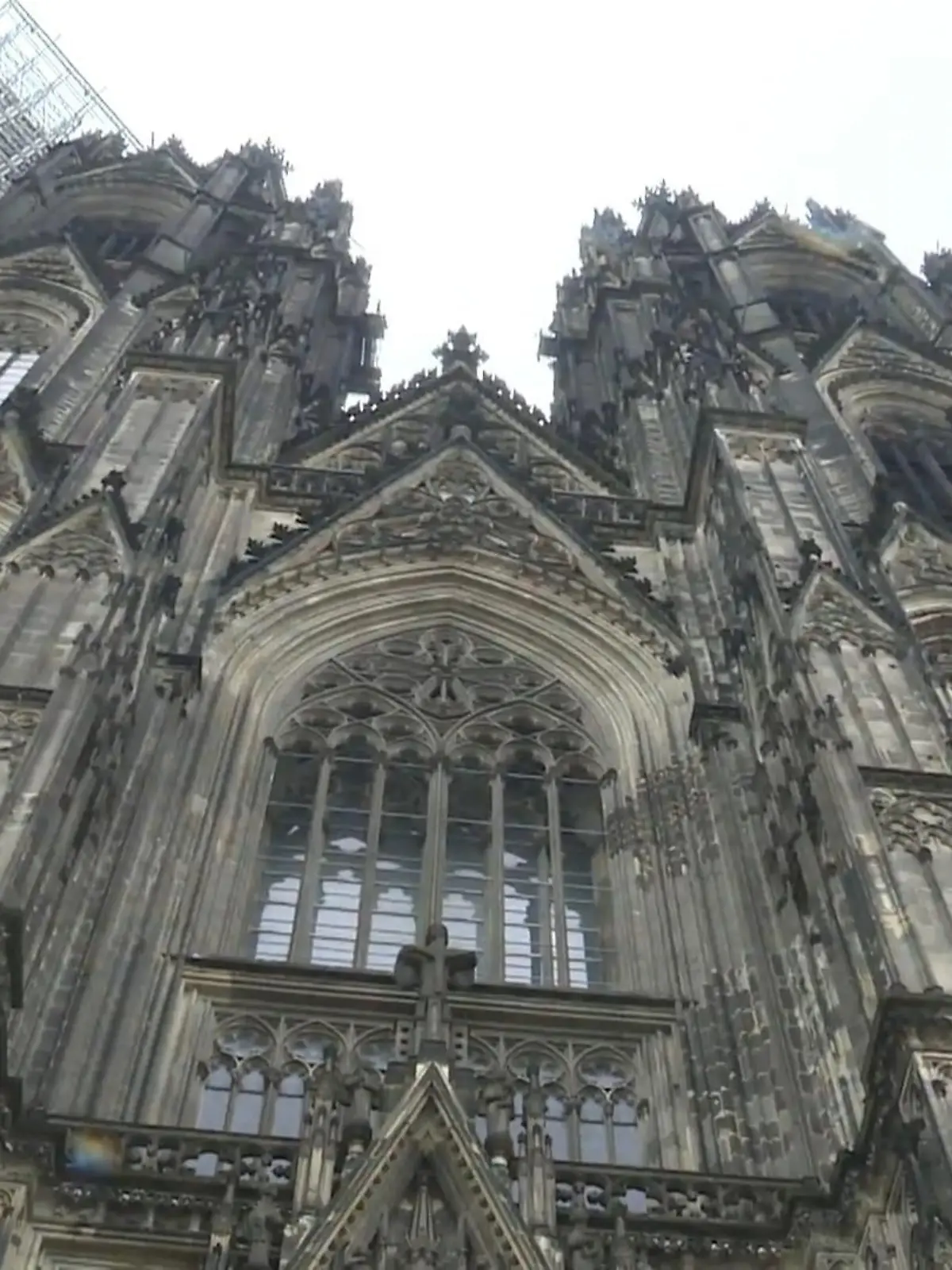 Bild zu: "Erzbistum Köln wird für Taten eines Priesters verklagt"