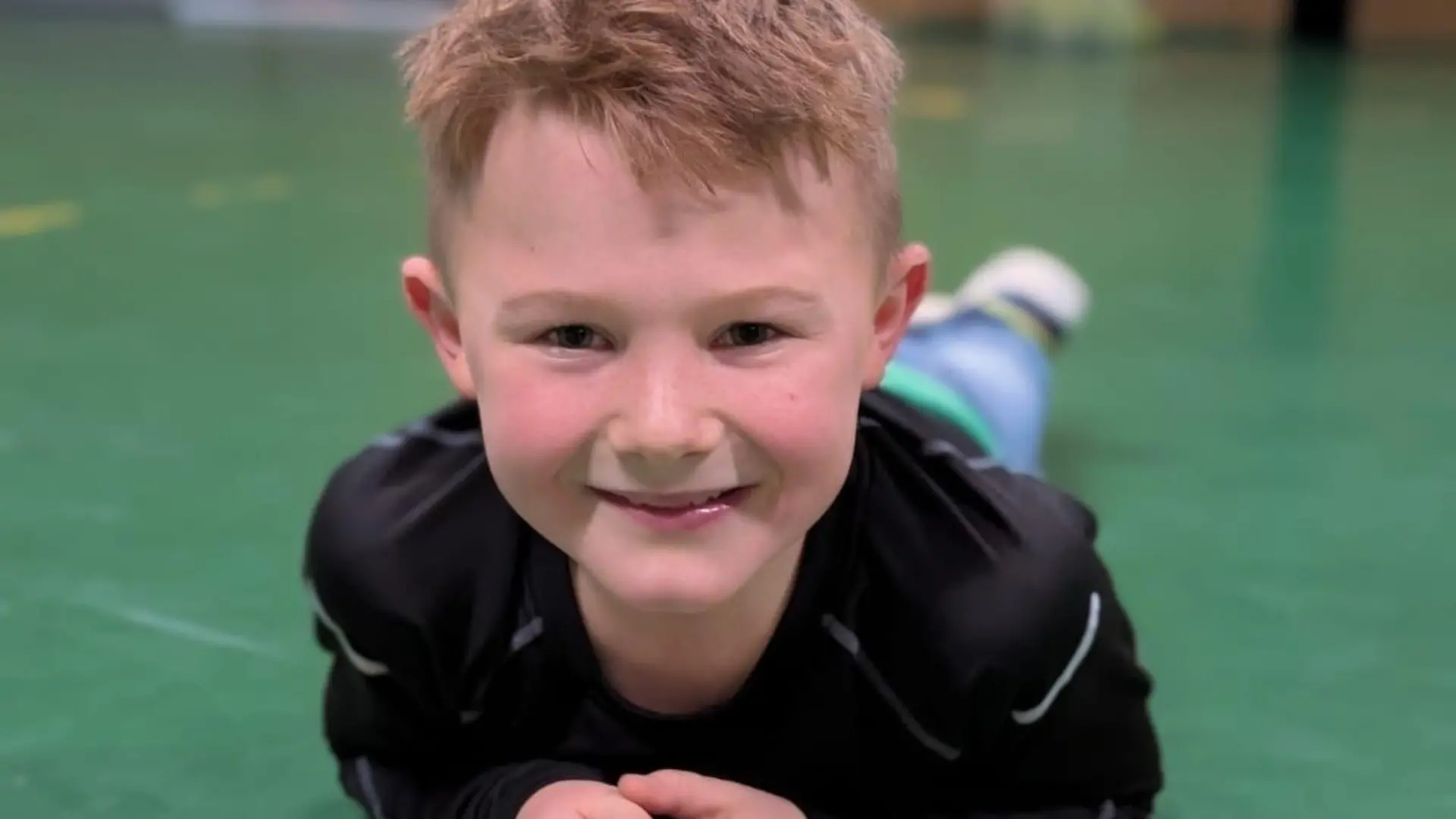 Der kleine Matti Lindemann (8) hat vor vier Jahren als Bambini beim Fußballsportverein im hessischen Espenau angefangen.