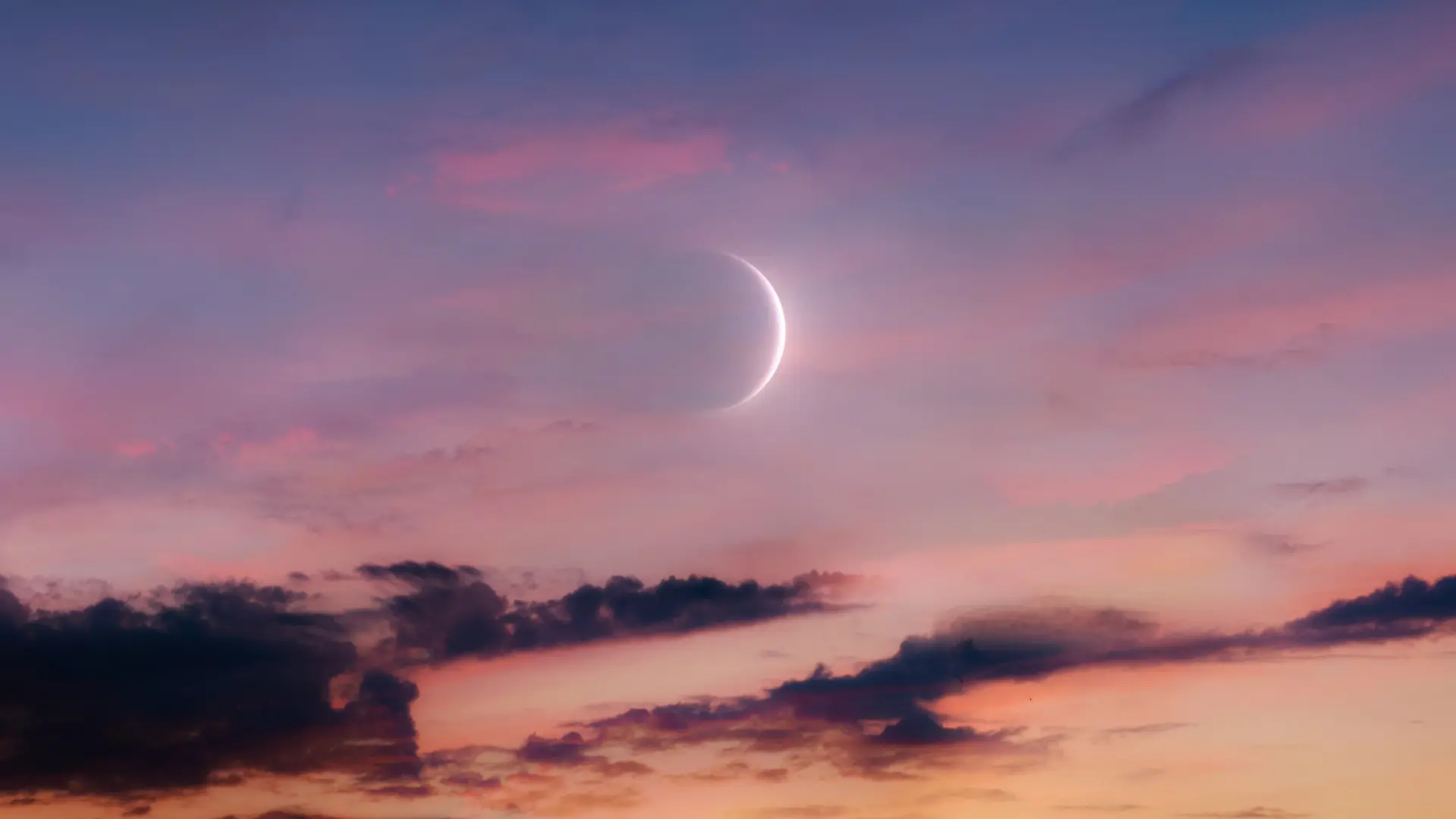 Ein Neumond beim Sonnenuntergang.