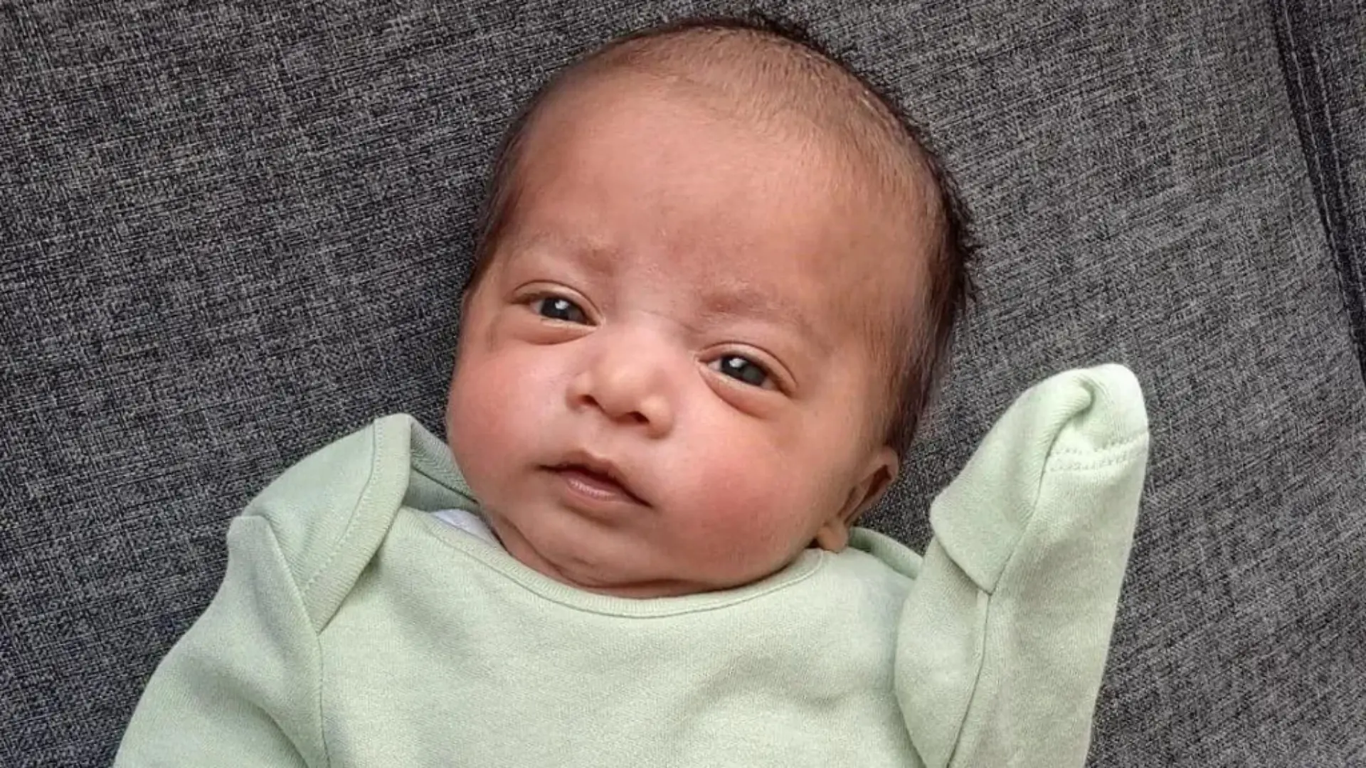 Zohan Ul Hassan ist erst acht Wochen alt. Aktuell liegt er aufgrund eines fatalen Fehlers bewusstlos im Krankenhaus.