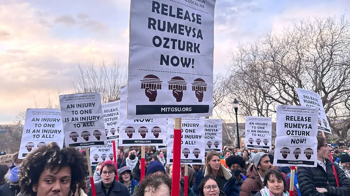 Proteste gegen Festnahme von türkischer Studentin.