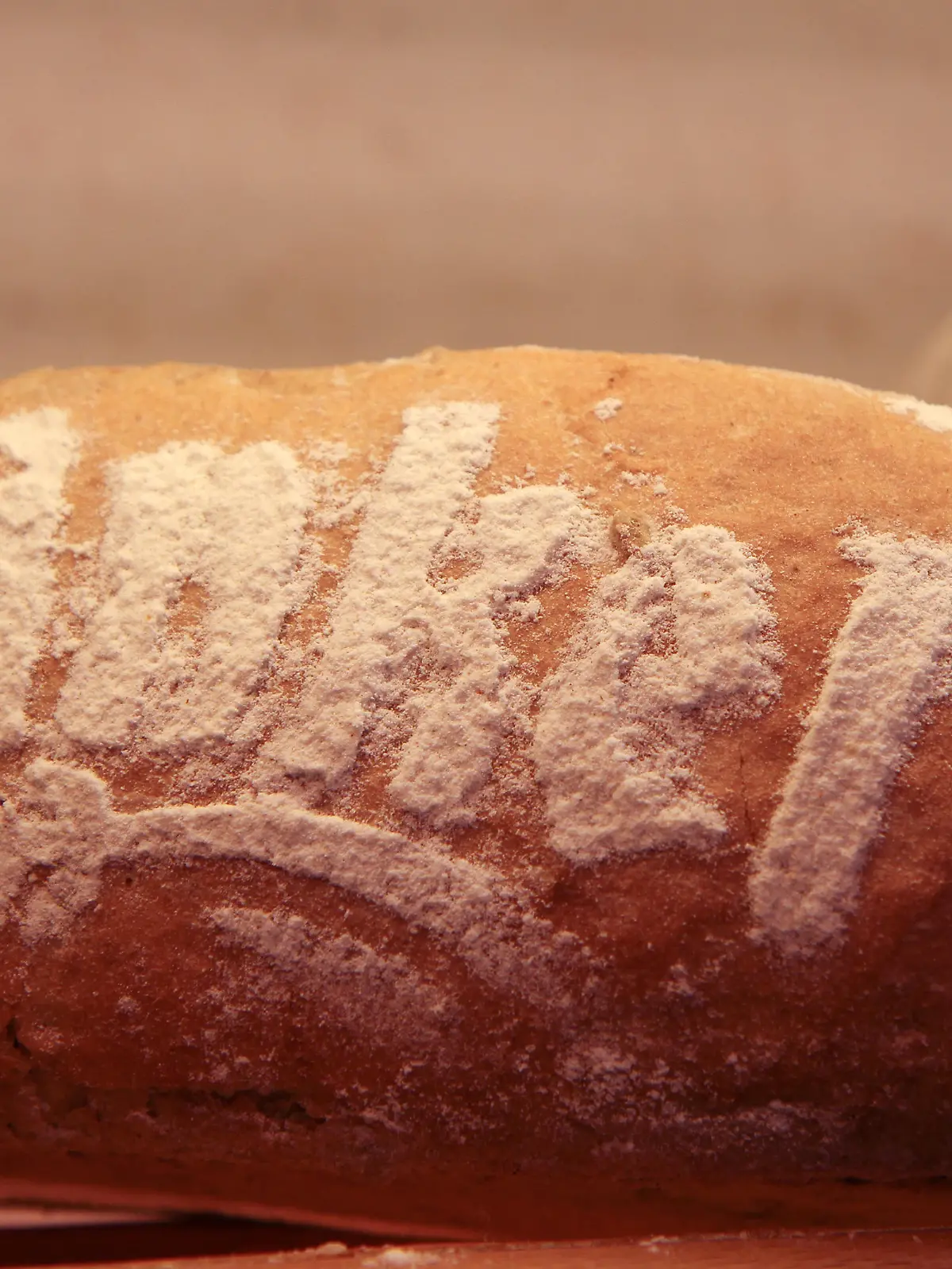 Themenbild - Nahrung, Backwaren, Bäckerei, Bäckereiauslagen, Süsse Teilchen, Gebäck, Kaffeegebäck, Brotwaren Bild: Brot, Weizenbrot, Roggenbrot, Dinkelbrot, Körnerbrot, Bauernbrot, Krustenbrot, Brottheke Symbolbild, Themenbild, Featurebild