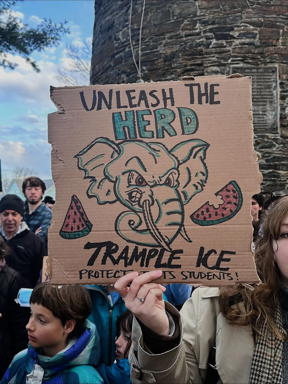 Proteste gegen die Verhaftung der türkischen Studentin Rumeysa Ozturk in Somerville 