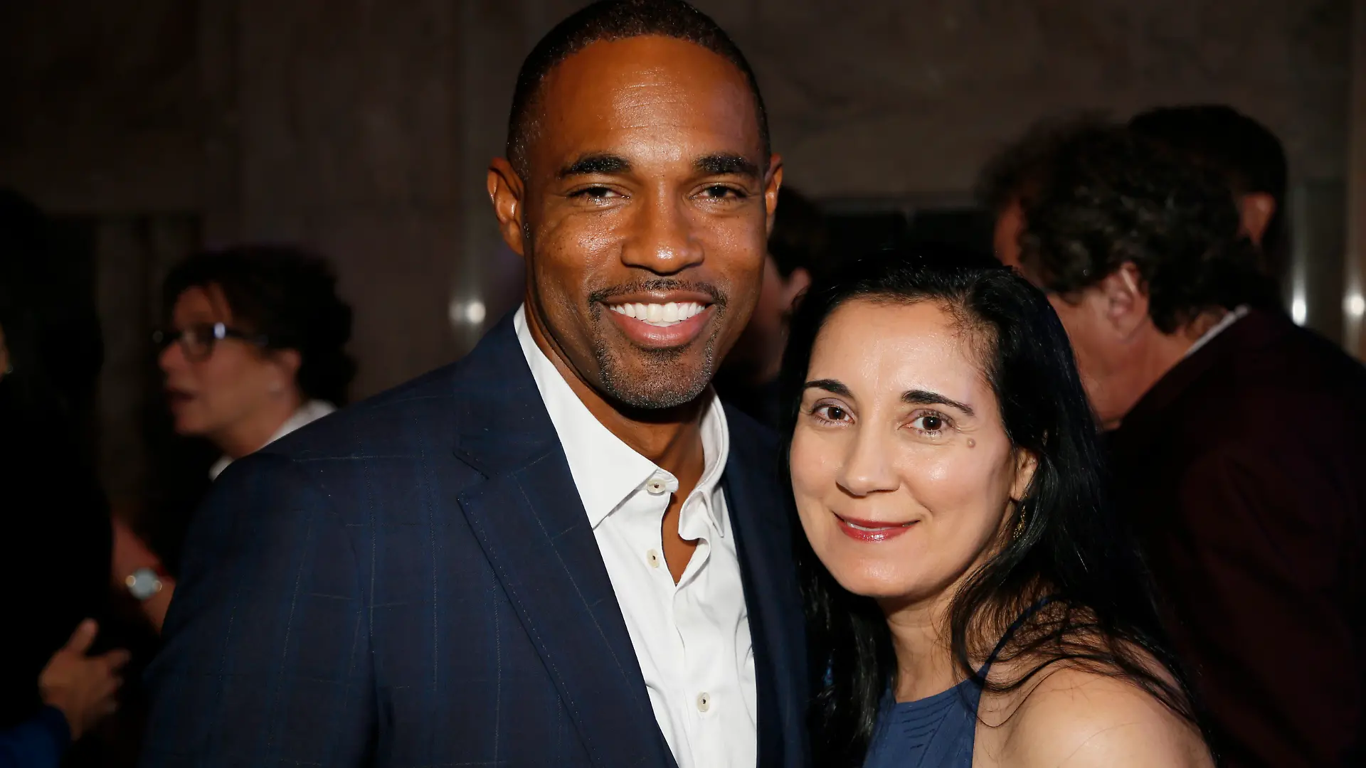 Jason George und Vandana Khanna