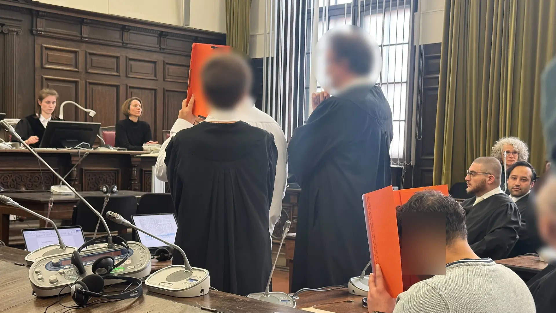 Vor dem Landgericht Hamburg müssen sich die beiden Angeklagten wegen Mordes verantworten. 