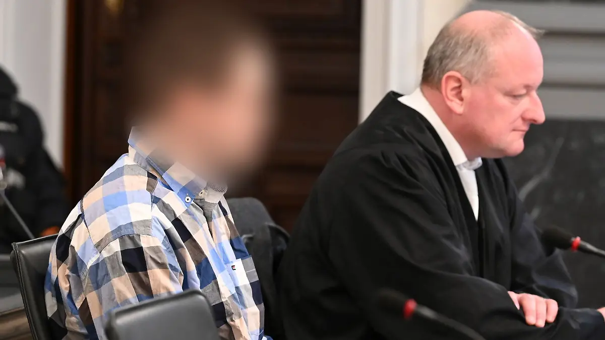 Wegen dreifachen Mordes zu lebenslanger Haft verurteilt: Ein 28-Jähriger hat in Tirpersdorf im Vogtland seine Mutter und seine Großeltern mit einer Axt erschlagen. (Archivbild)