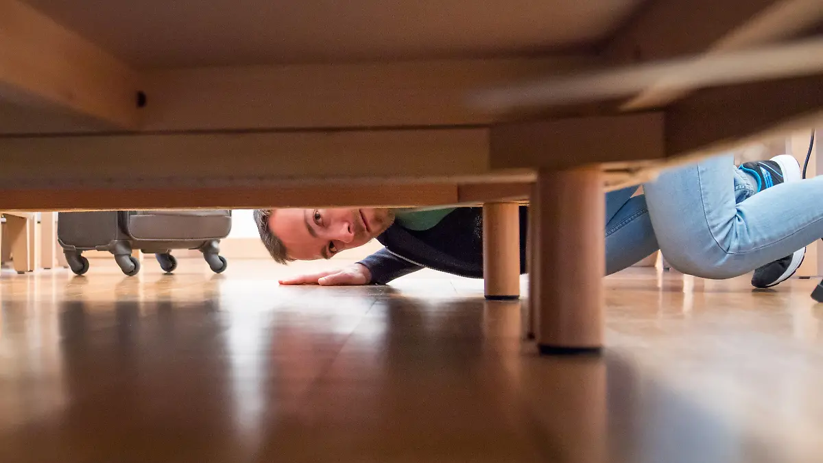 Ein Babysitter in Kansas machte während seiner Betreuung eine erschreckende Entdeckung unter dem Kinderbett. (Symbolbild)