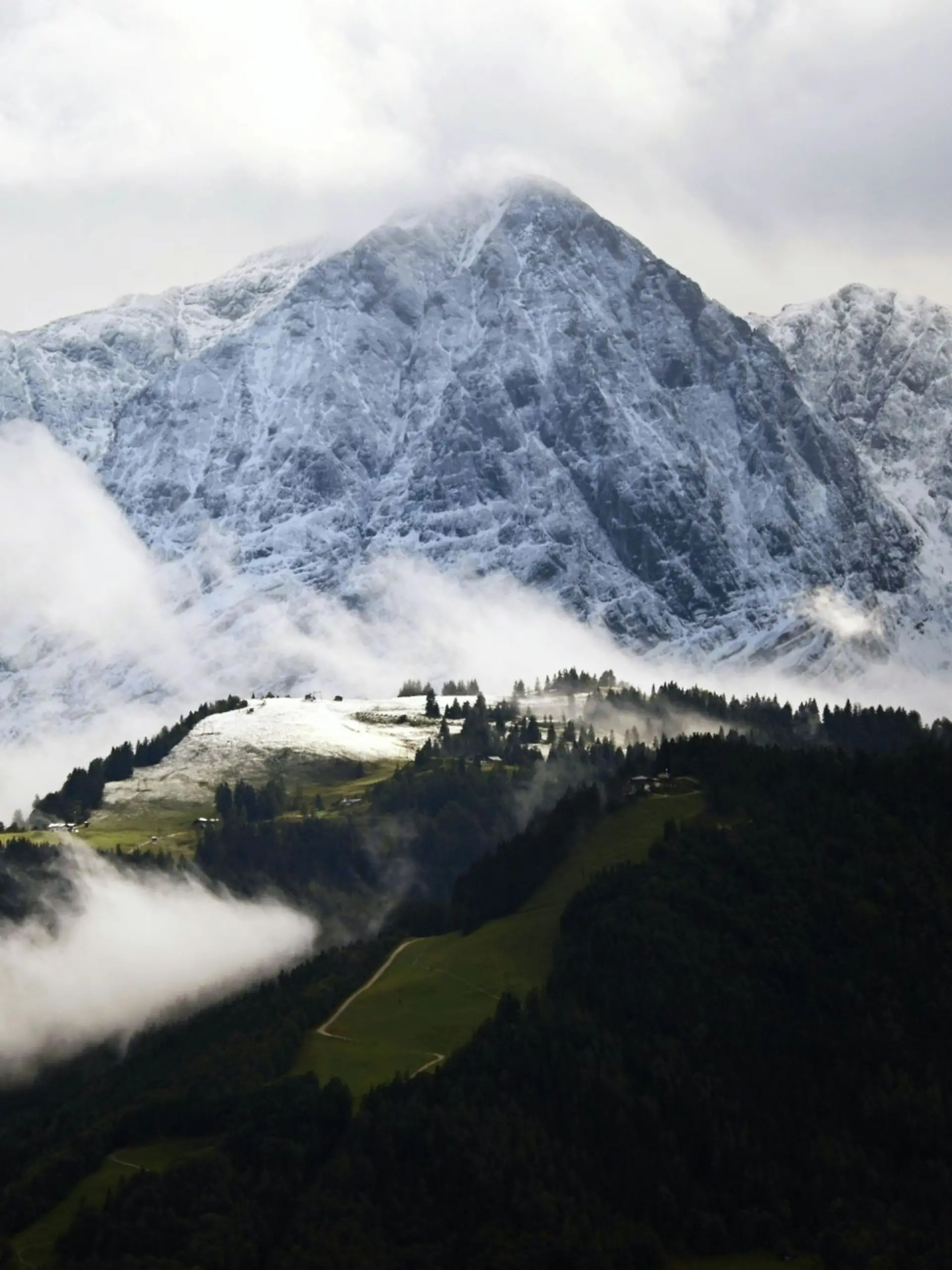 Bild zu: "Deutscher Bergwanderer stürzt hundert Meter in den Tod"