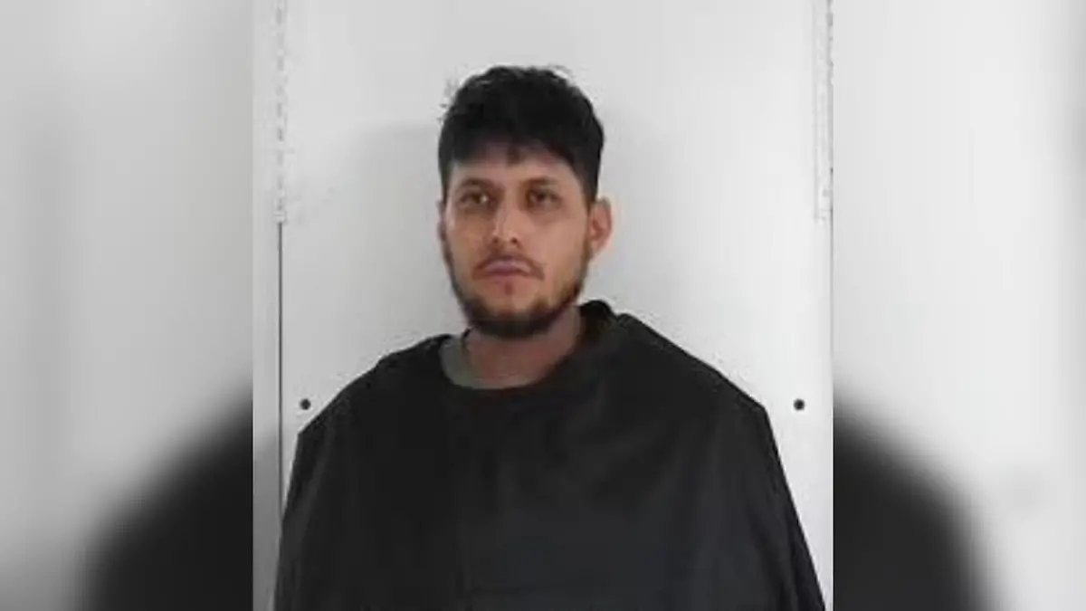 Martin Villalobos Junior (27) soll sich unter dem Kinderbett versteckt haben, als der Babysitter dort nach einem „Monster” suchte.