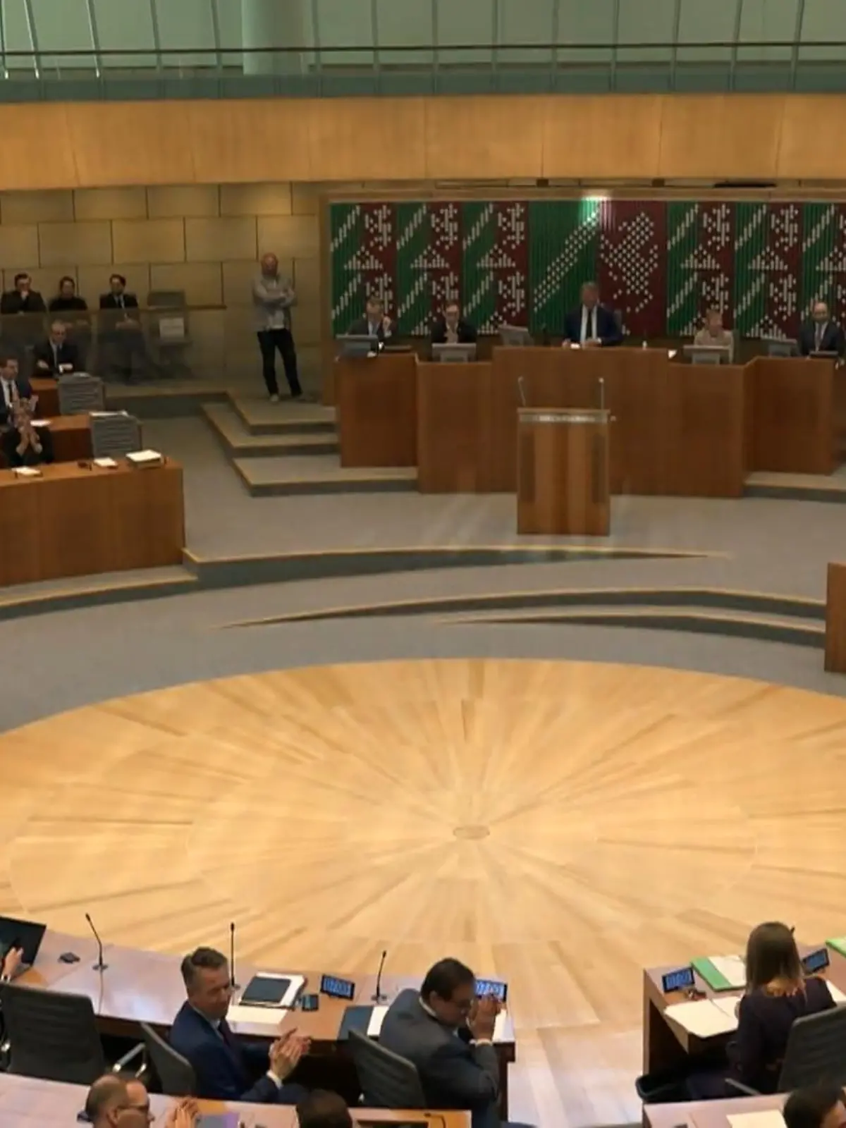 Bild zu: "Debatte im NRW-Landtag"