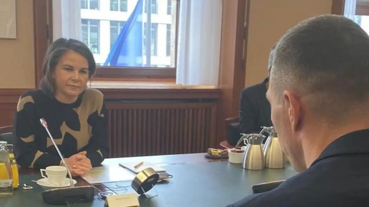 Wladimir Klitschko im Gespräch mit Außenministerin Annalena Baerbock in Berlin.
