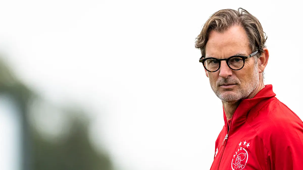 LISSABON, Netherlands, 15-09-2021, football, , UEFA Youth League, season 2021 / 2022, during the match Sporting Lissabon - Ajax, Ronald de Boer
