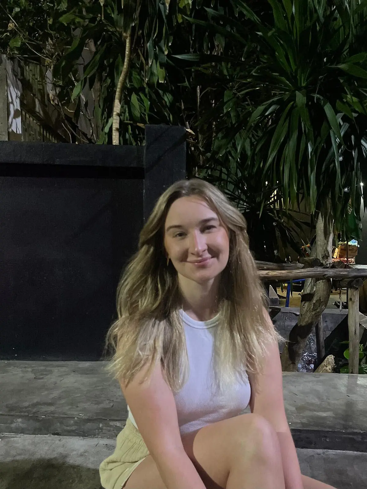 Bild zu: "Touristin Laura H. aus NRW überlebt Erdbeben in Bangkok"