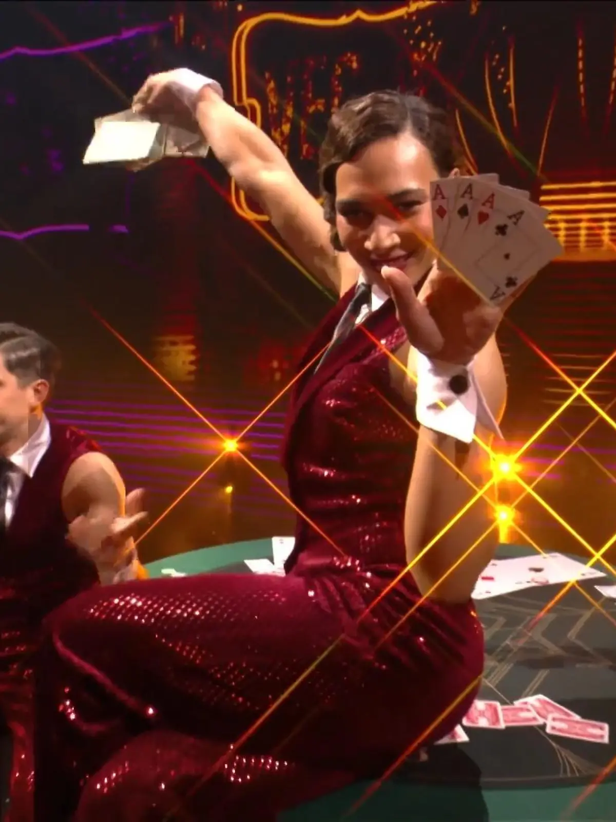 Bild zu: "Las-Vegas-Girl Marie Mouroum liefert im Casino so richtig ab"