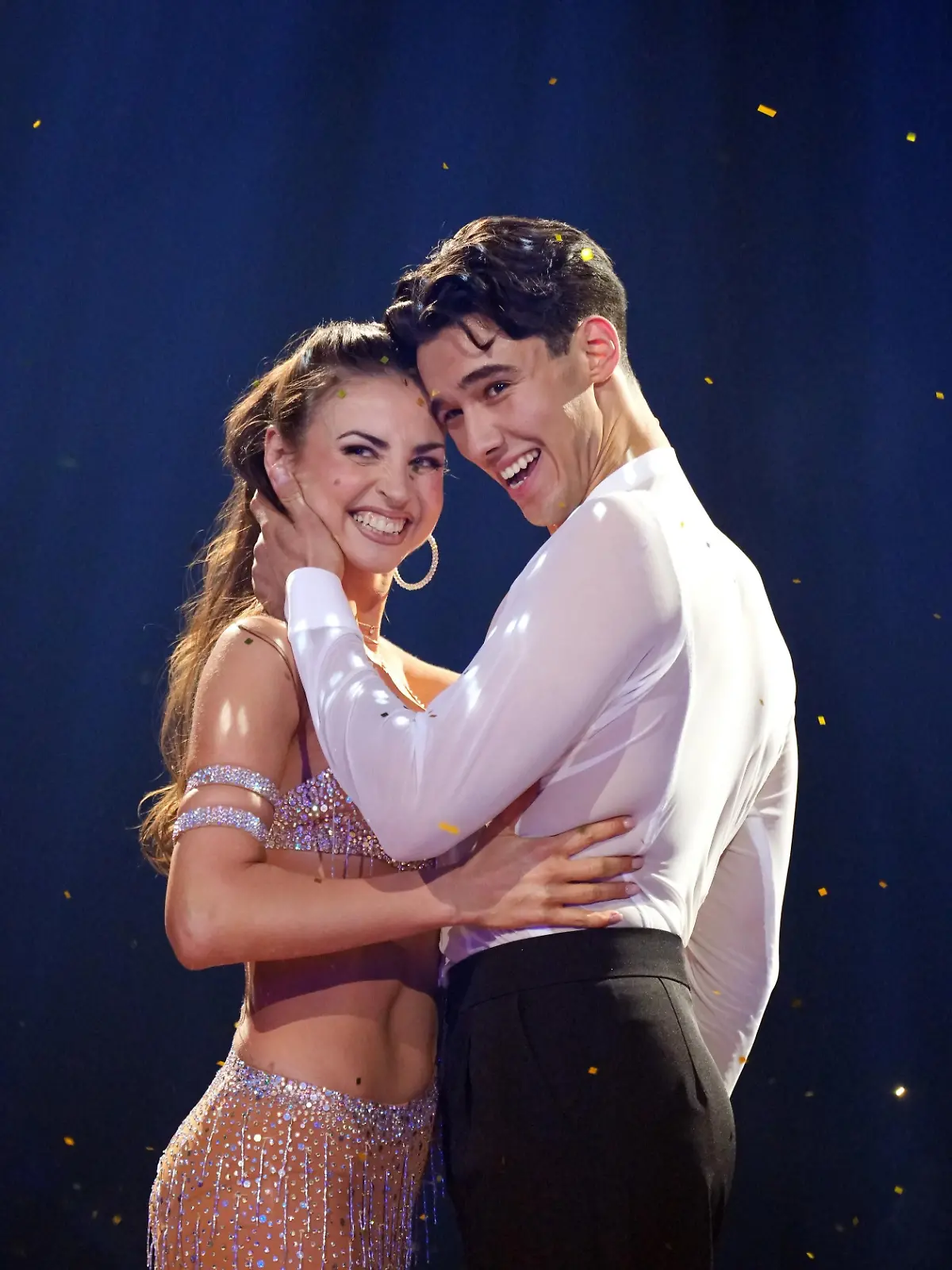 Diego Pooth und Ekaterina Leonova tanzen Rumba.