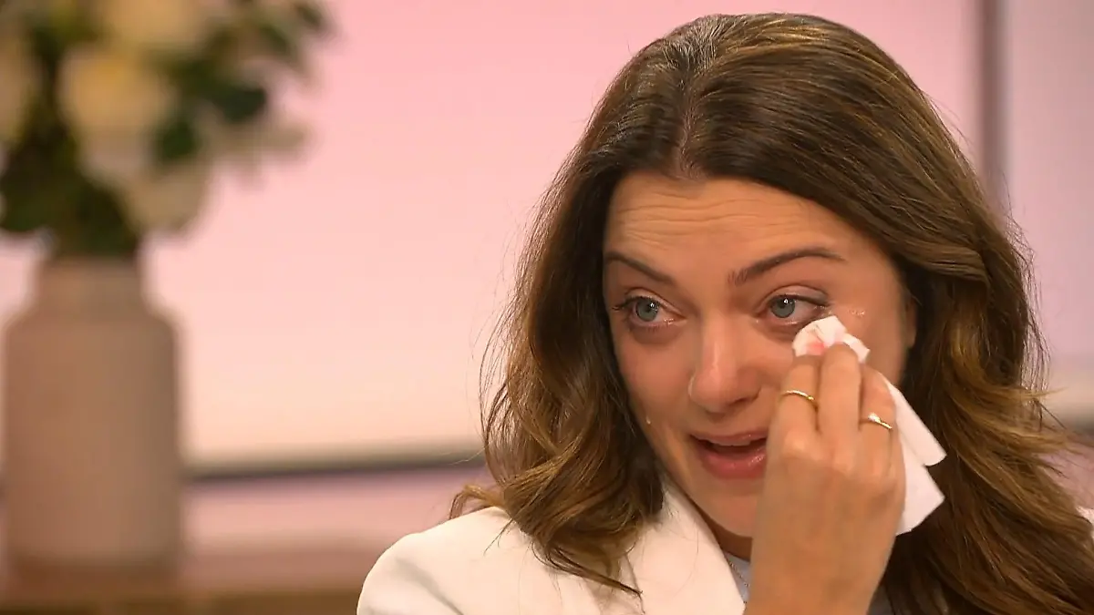 Im GALA-Studio brechen alle Dämme: Anne Menden wird von ihren Gefühlen übermannt