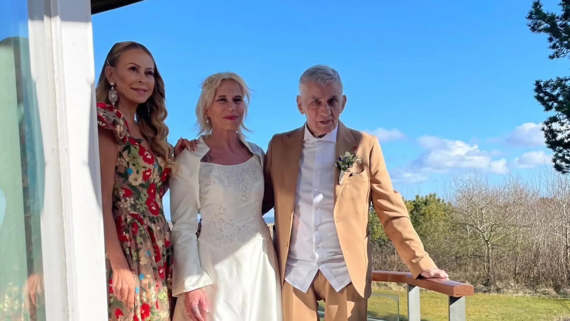 Jenny Elvers ist extra nach Sylt gereist, um für Annika und Heinz Hoenig die Traurede zu halten.