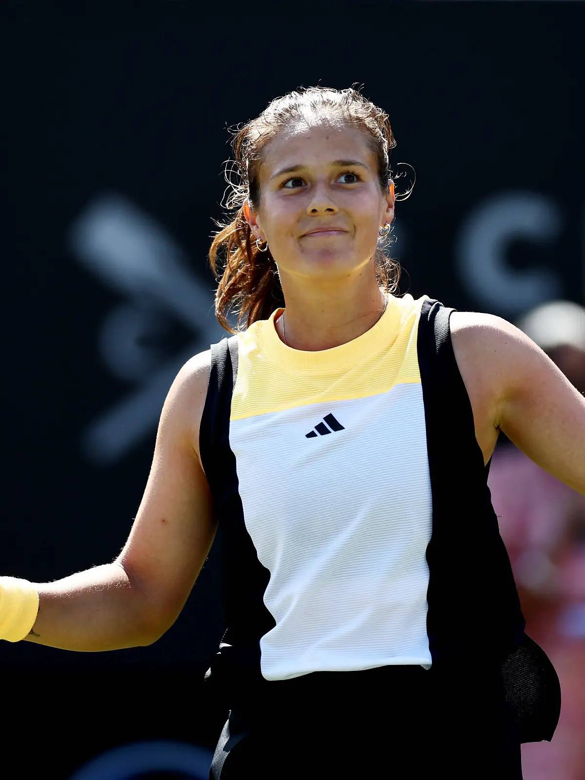 Darja Kassatkina feiert den Einzug ins Finale des Tennis-Turniers Rothesay International Eastbourne im Devonshire Park in Eastbourne, England am 28. Juni 2024 