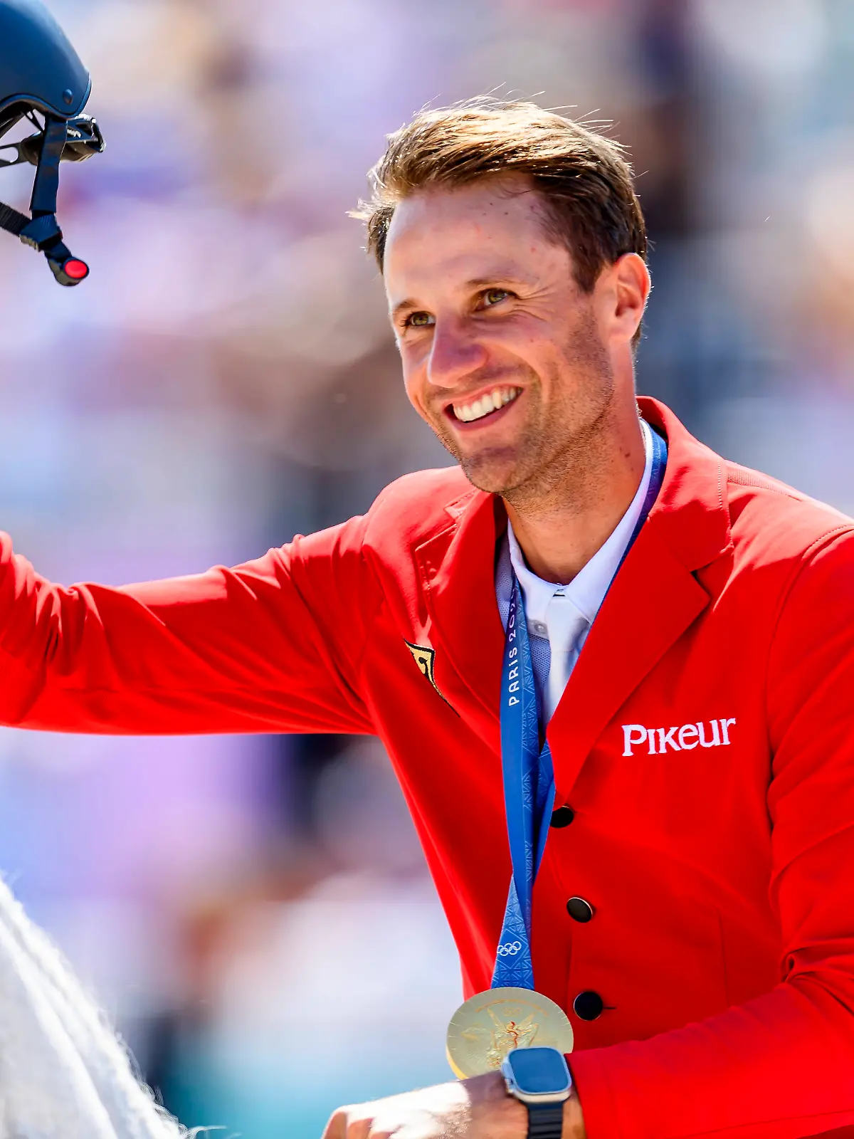 Christian Kukuk mit der Goldmedaille um den Hals bei den Olympischen Sommerspielen in Paris 2024