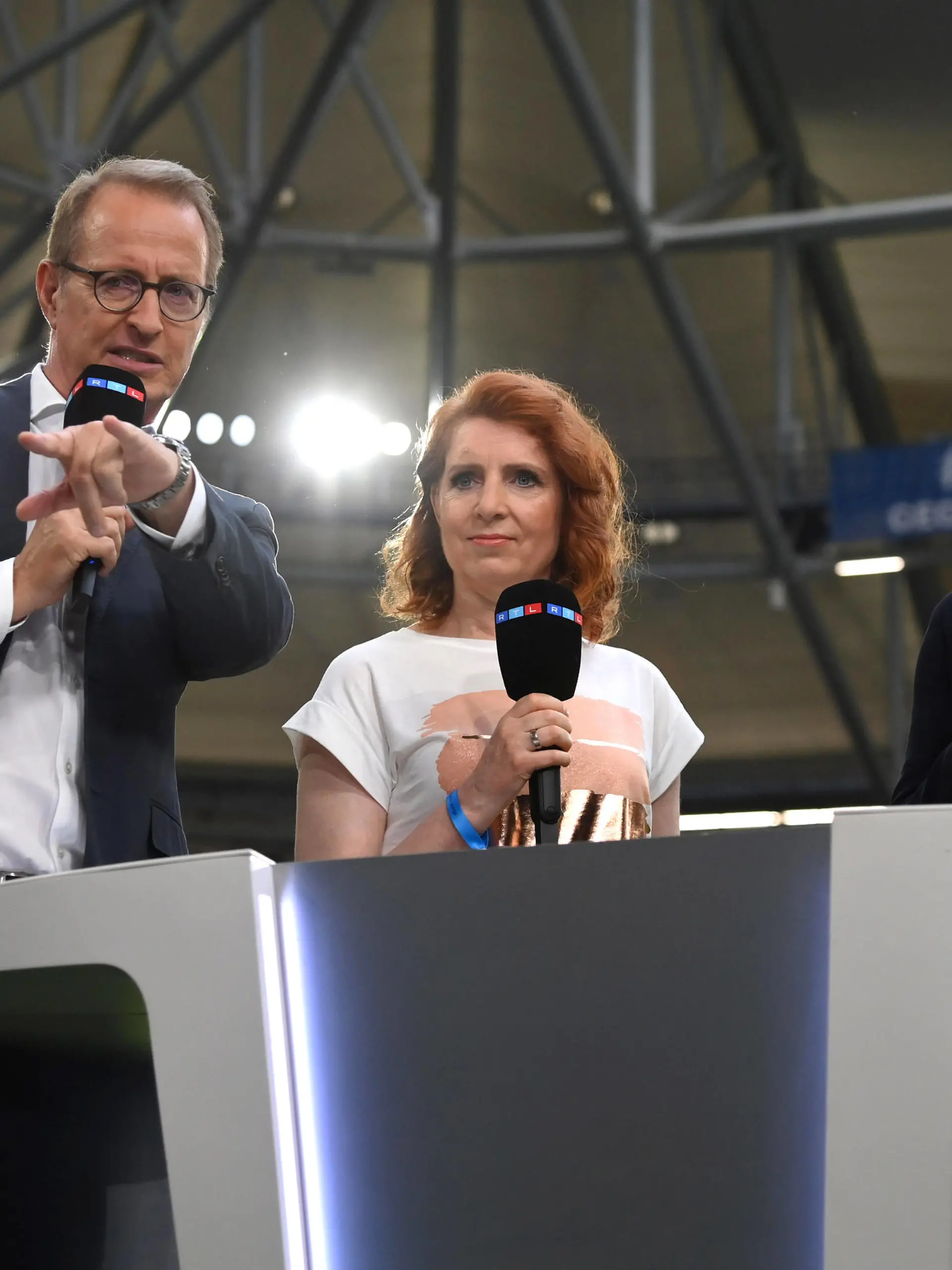 v.li., RTL Reporter Florian König, RTL Moderatorin Monica Lierhaus und Bundestrainer Hansi Flick Deutschland, Hans Dieter Flick 20.06.2023, DFB Fussball Länderspiel 2023, Deutschland - Kolumbien Gelsenkirchen Veltins Arena Deutschland *** f l , RTL reporter Florian König, RTL presenter Monica Lierhaus and national coach Hansi Flick Germany , Hans Dieter Flick 20 06 2023, DFB international football match 2023, Germany Colombia Gelsenkirchen Veltins Arena Germany Team2
